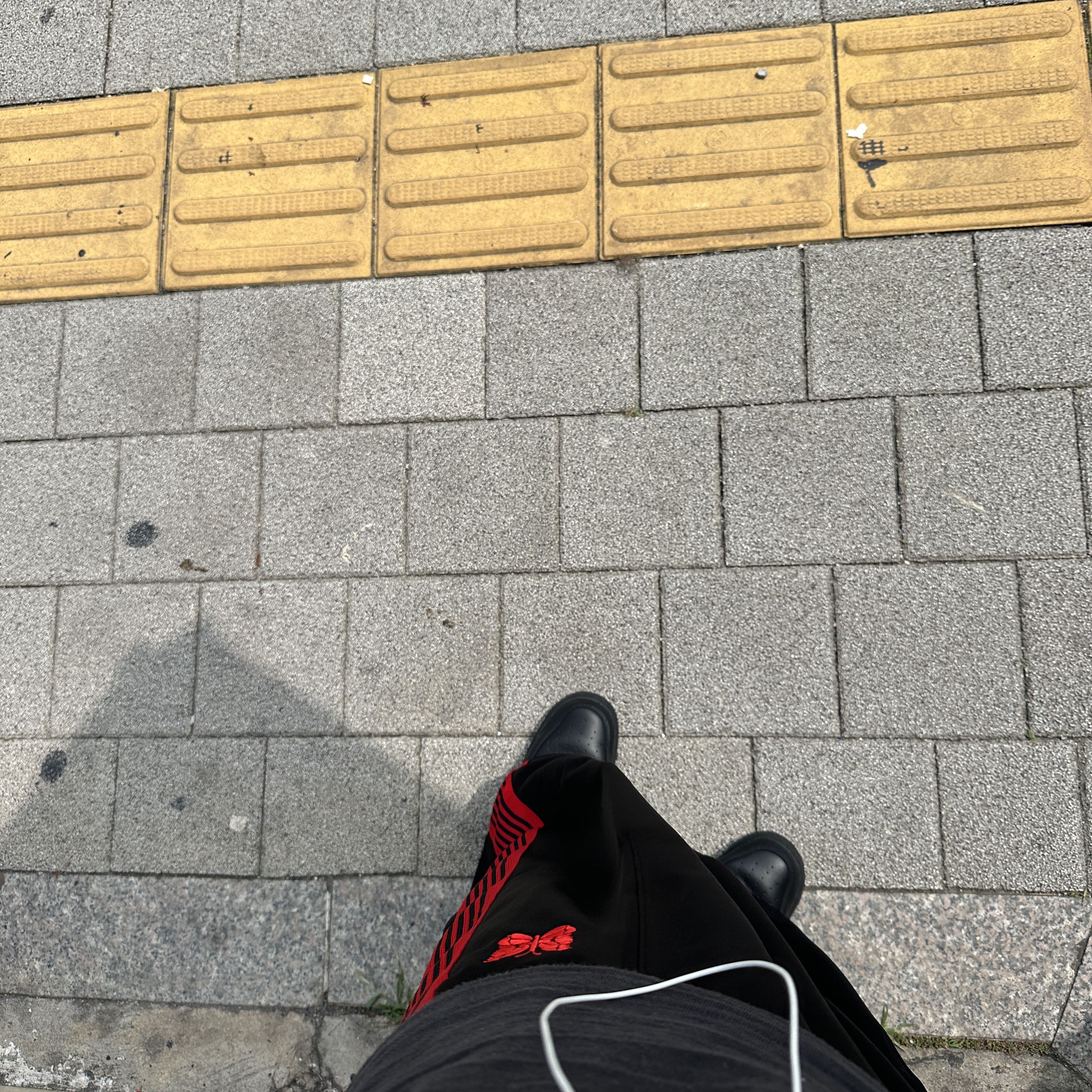 Needles x LHP H.D. Track Pants Poly Smooth Black Red, Nike Air Force 1 '07 Low Triple Black 착용 스타일
