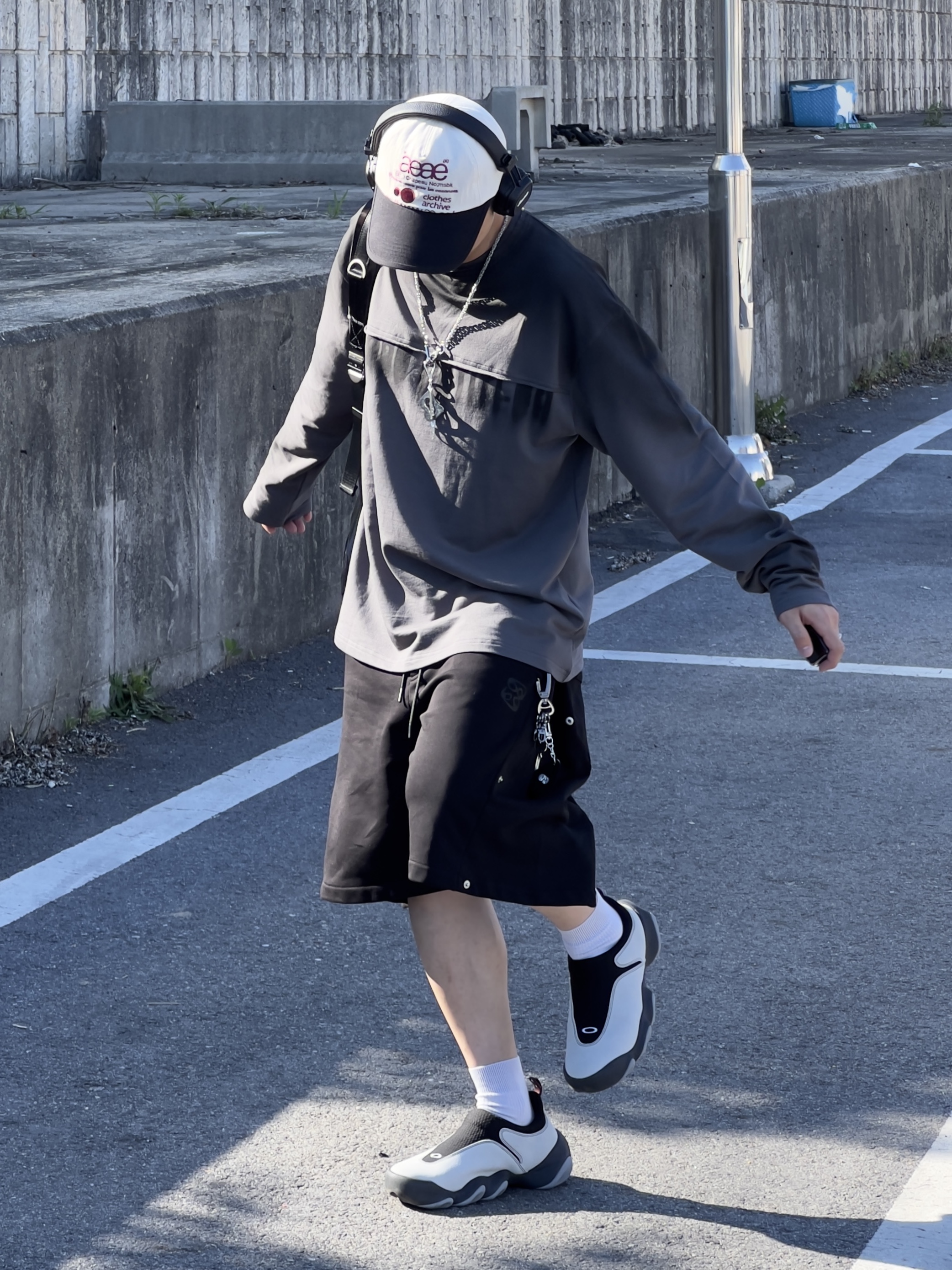 Oakley Factory Team x Brain Dead Flesh White Birch 착용 스타일