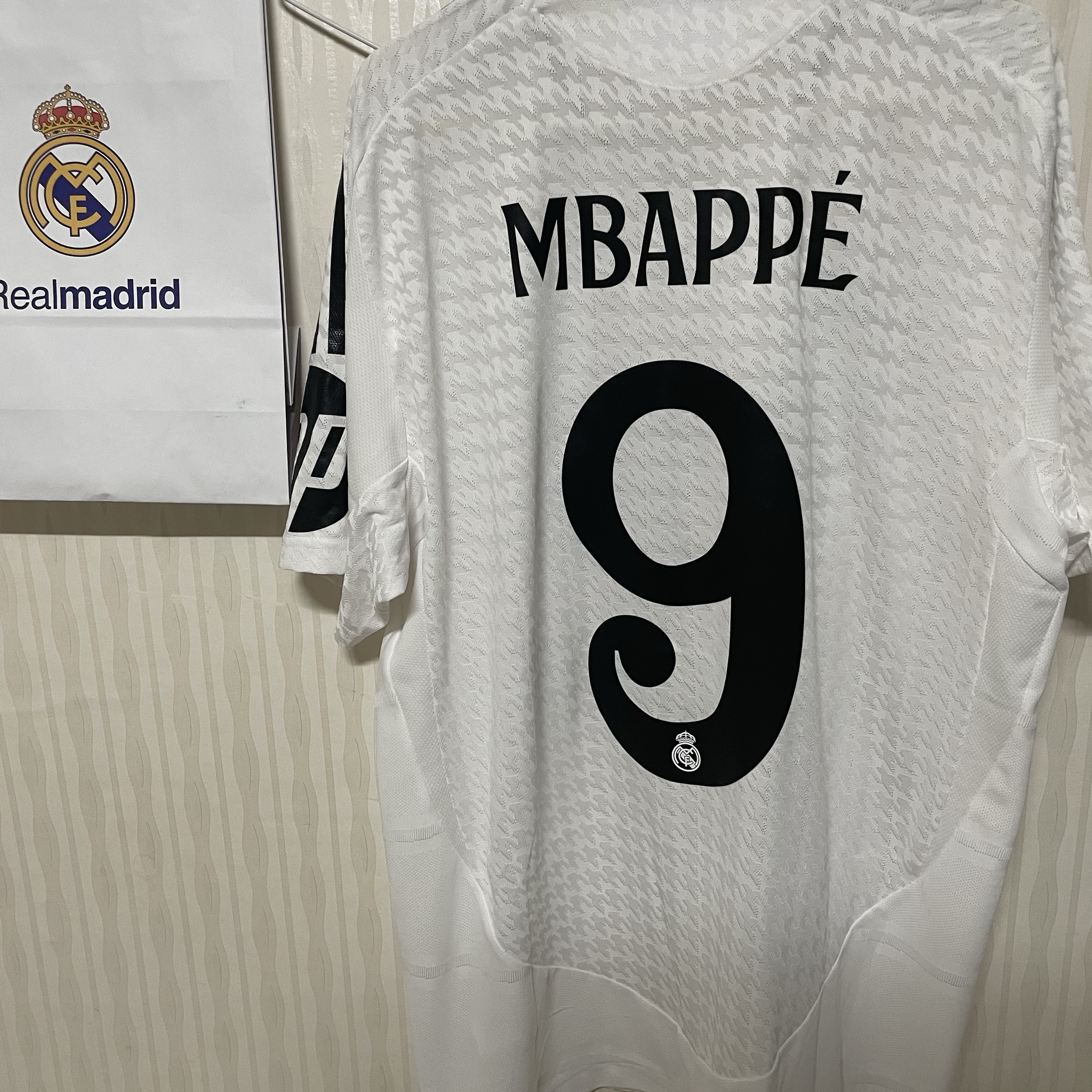 Adidas Real Madrid 2024/25 Home Jersey White - KR Sizing (Non Marking Ver.) 착용 스타일 - 1