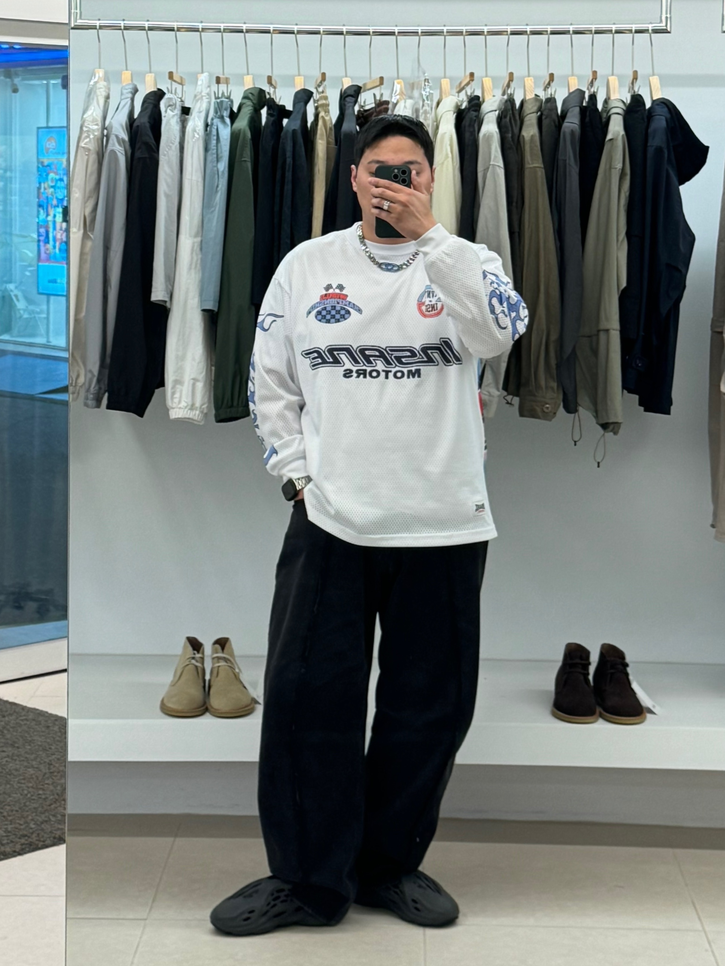Adidas Yeezy Foam RNNR Onyx, Civision by CSC Iconic Necklace Silver 착용 스타일