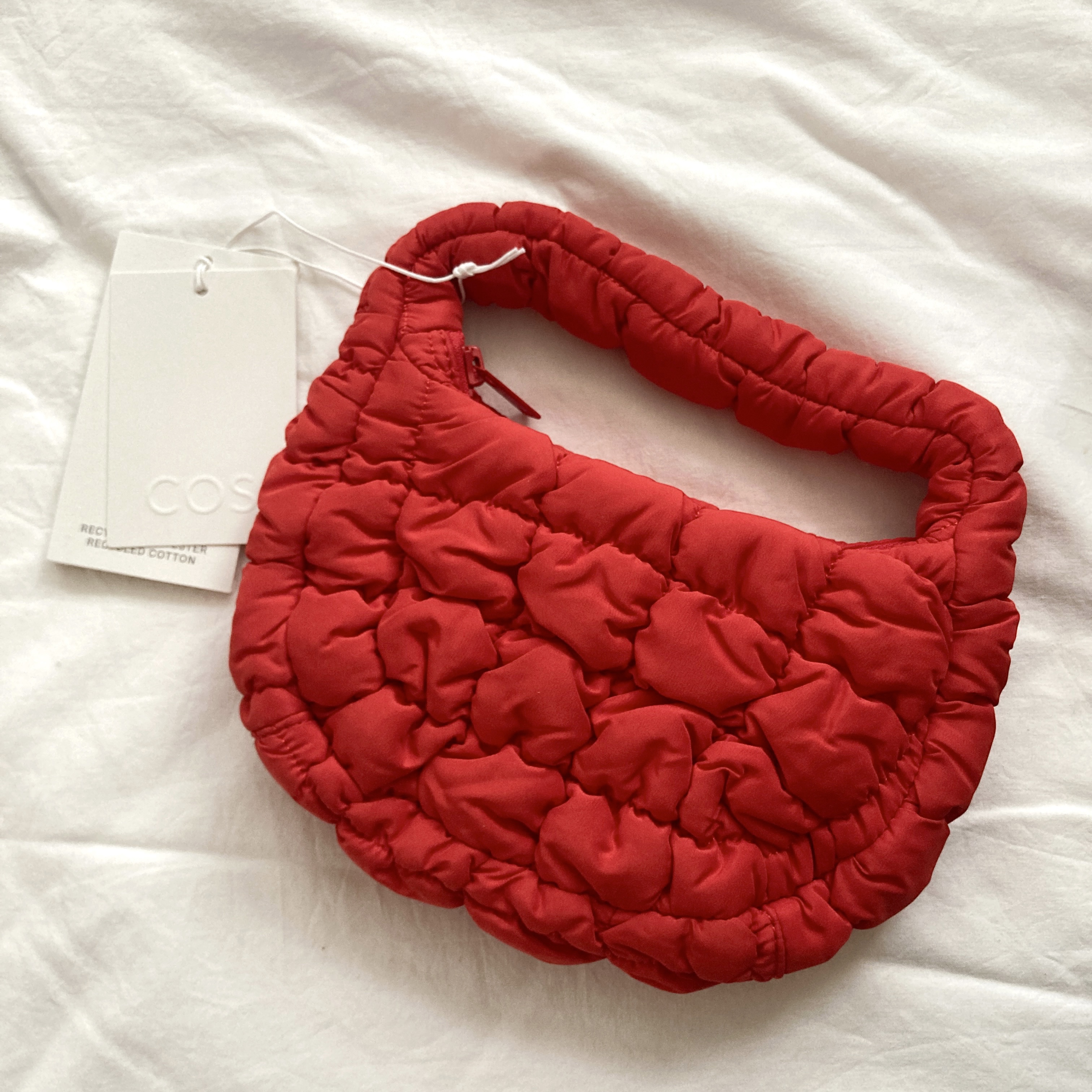 COS Quilted Micro Bag Red 착용 스타일
