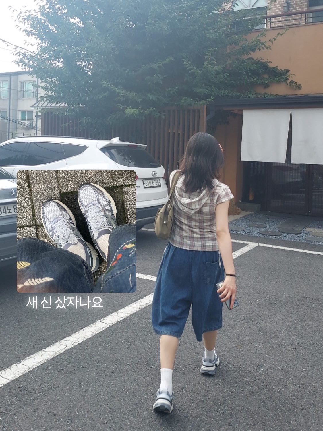 Nike V2K Run Pure Platinum Wolf Grey 착용 스타일 - 1
