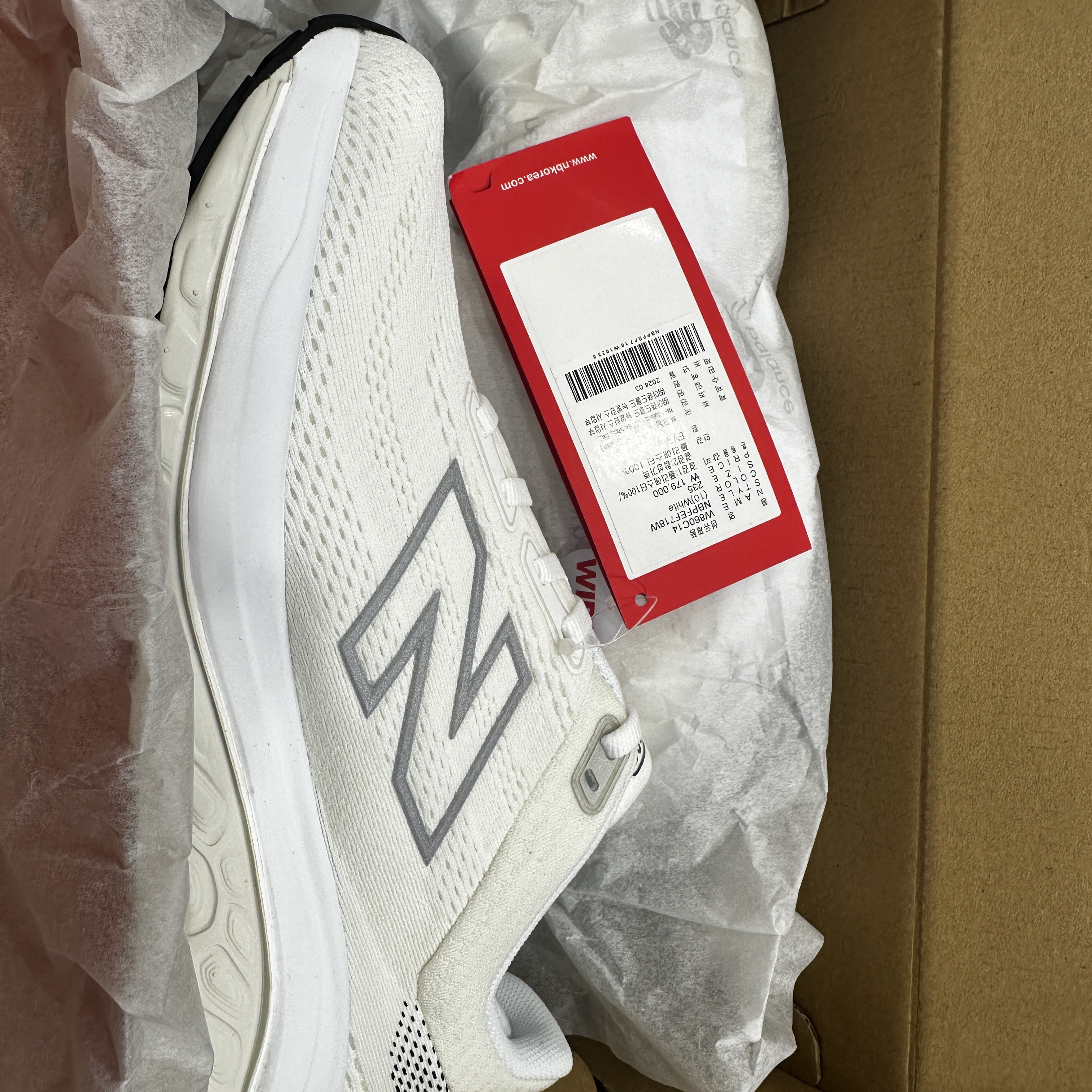 (W) New Balance Fresh Foam 860v14 White Black - D Wide 착용 스타일