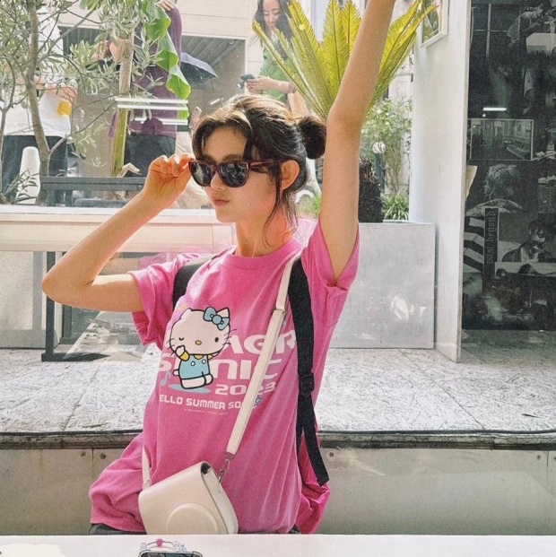 Open Yy x Hello Kitty Trucker Cap Black, Open Yy x Hello Kitty T-Shirt Black 착용 스타일 - 5