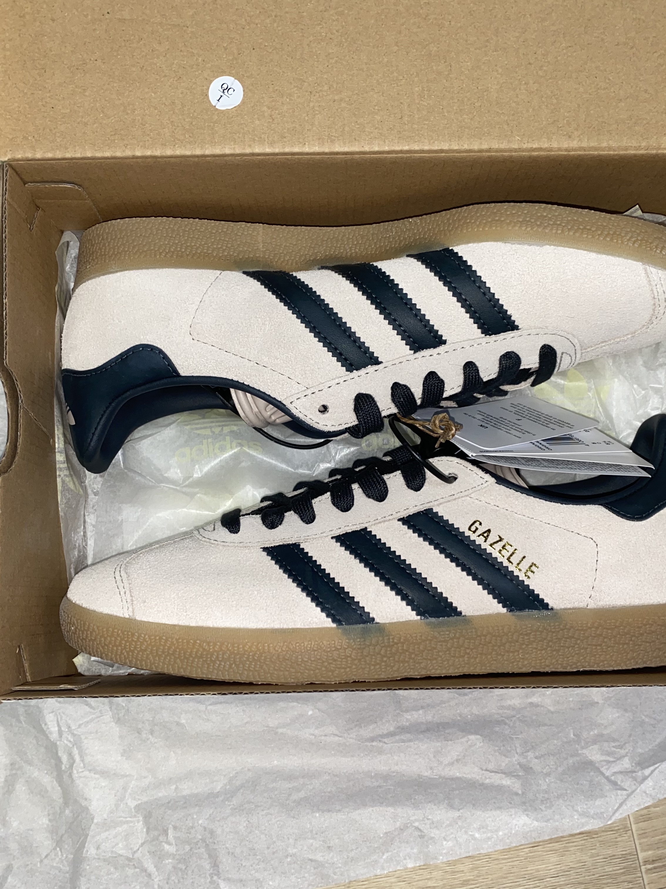 Adidas Gazelle Wonder Taupe Night Indigo 착용 스타일 - 3