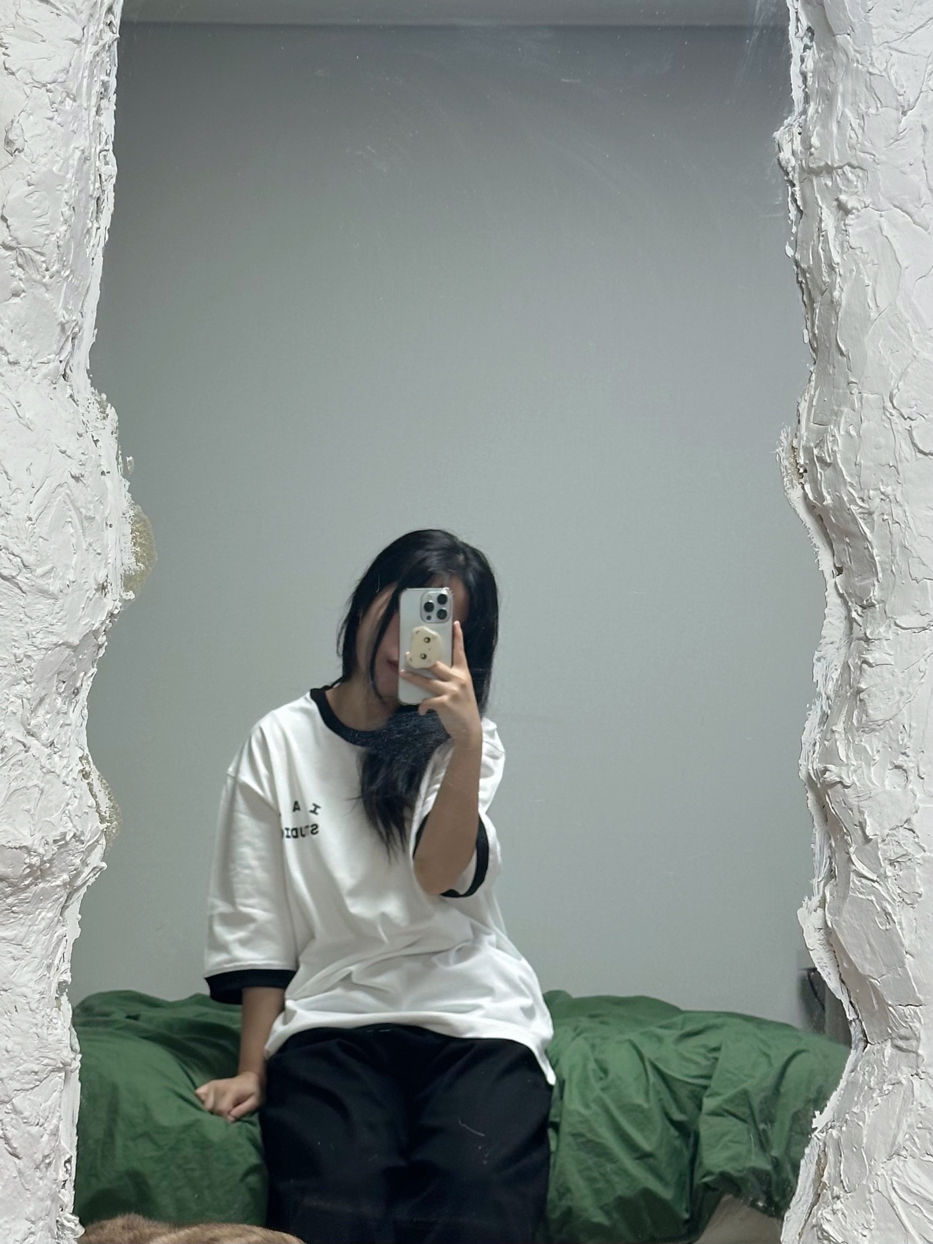 IAB Studio Established T-Shirt White Black 착용 스타일 - 4