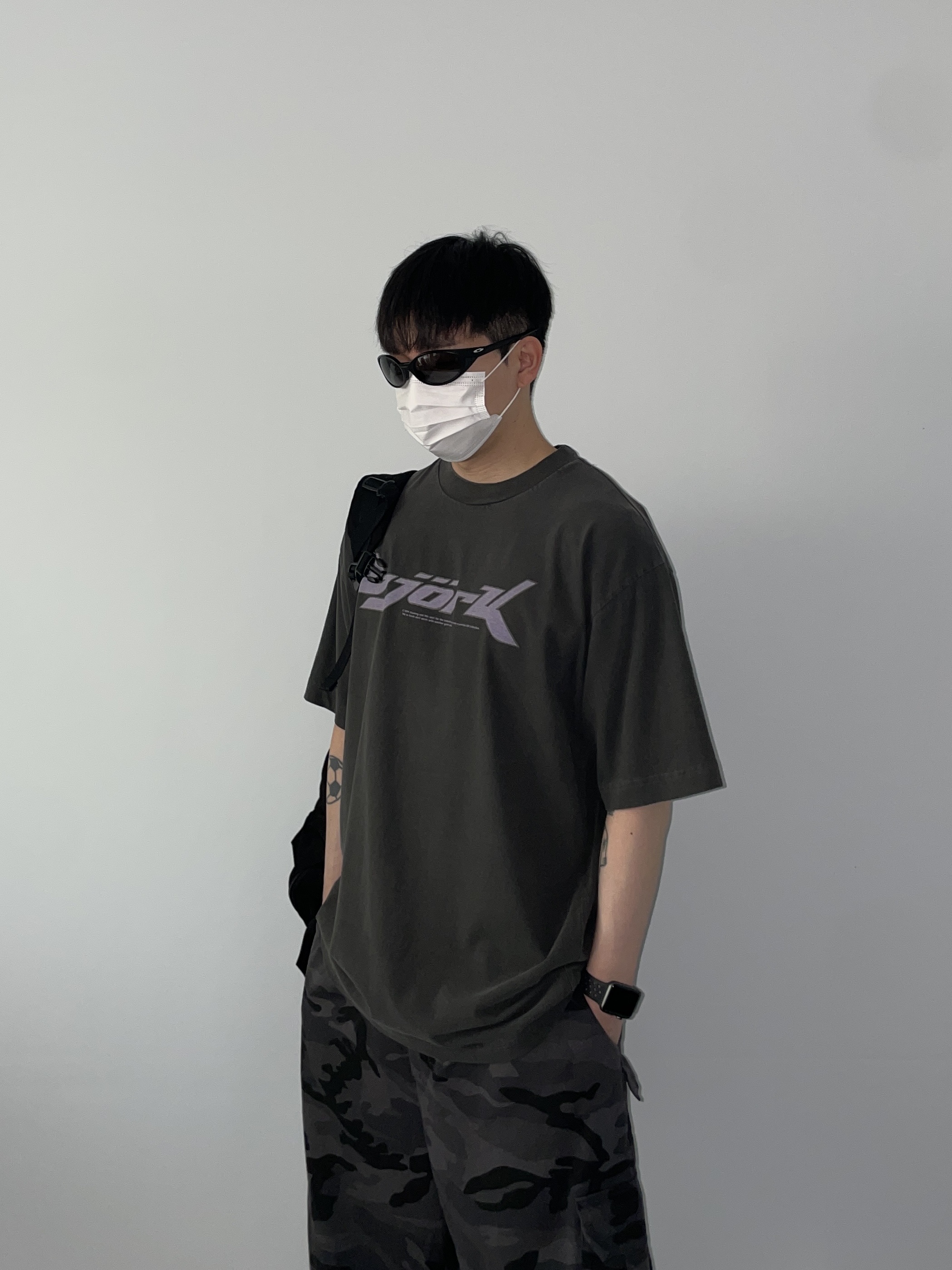 Balenciaga Circuit Sneaker Black 착용 스타일 - 2