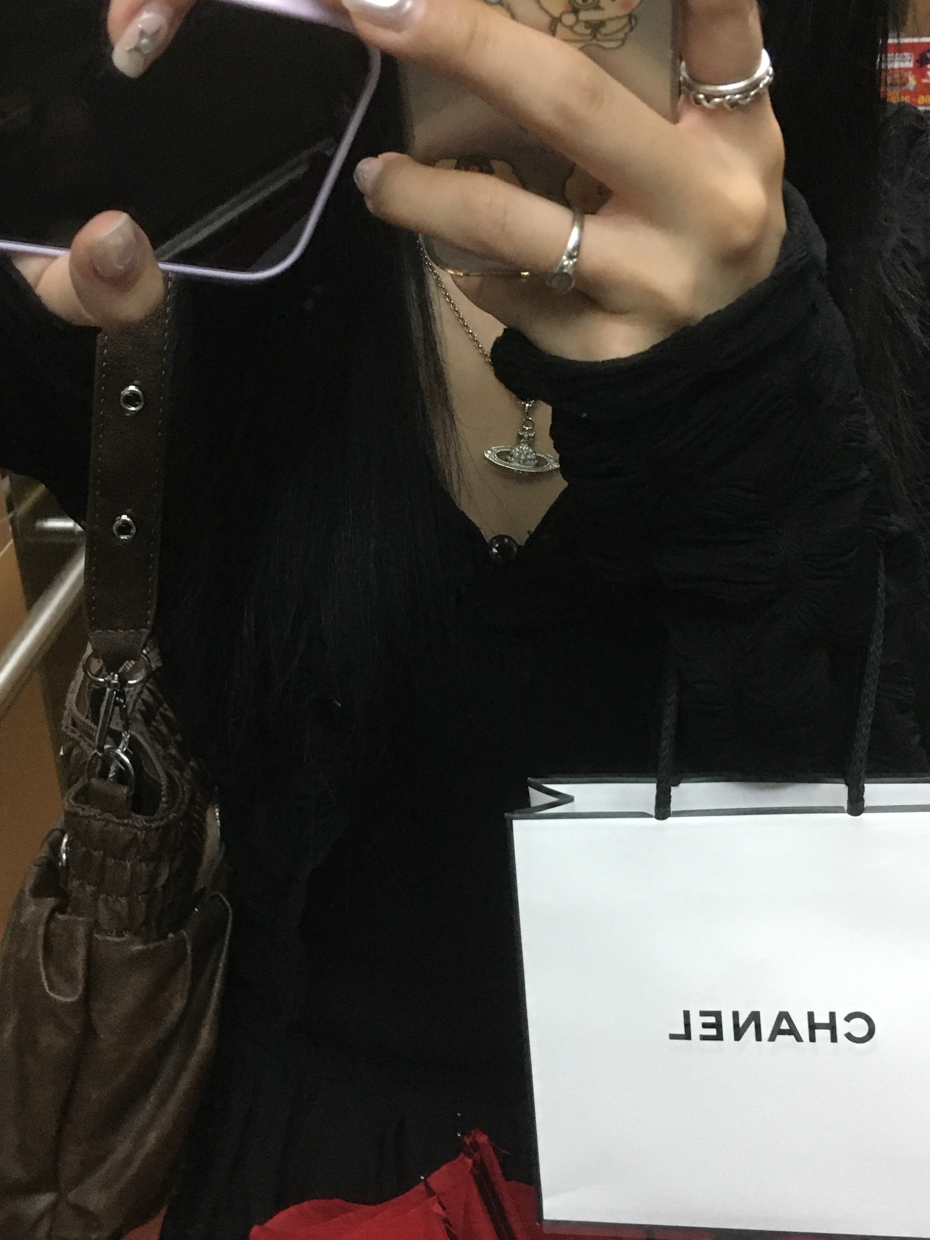 Vivienne Westwood Mini Bas Relief Pendant Silver 착용 스타일 - 2