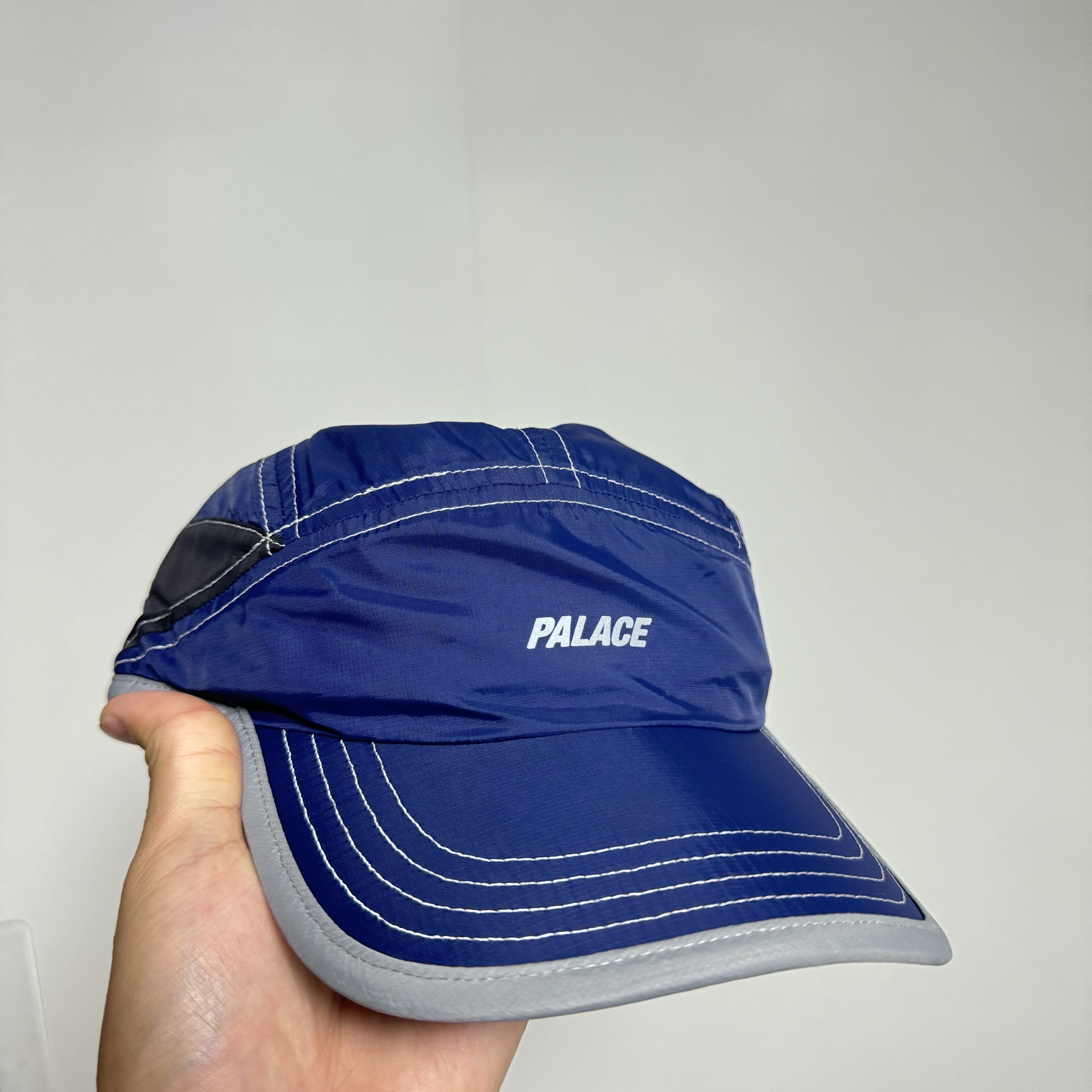 Palace Reflecto Runner Navy Black - 23SS 착용 스타일