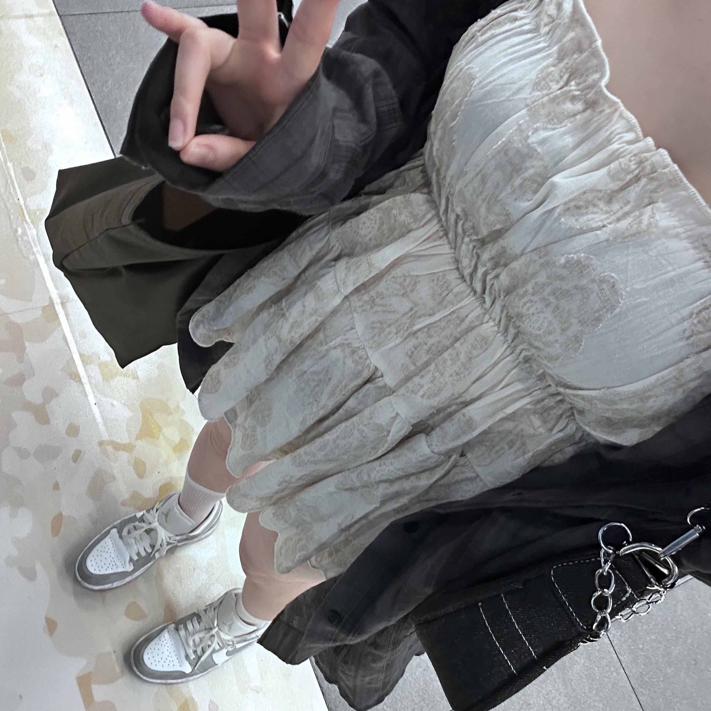 (W) Jordan 1 Low White Wolf Grey 착용 스타일 - 1
