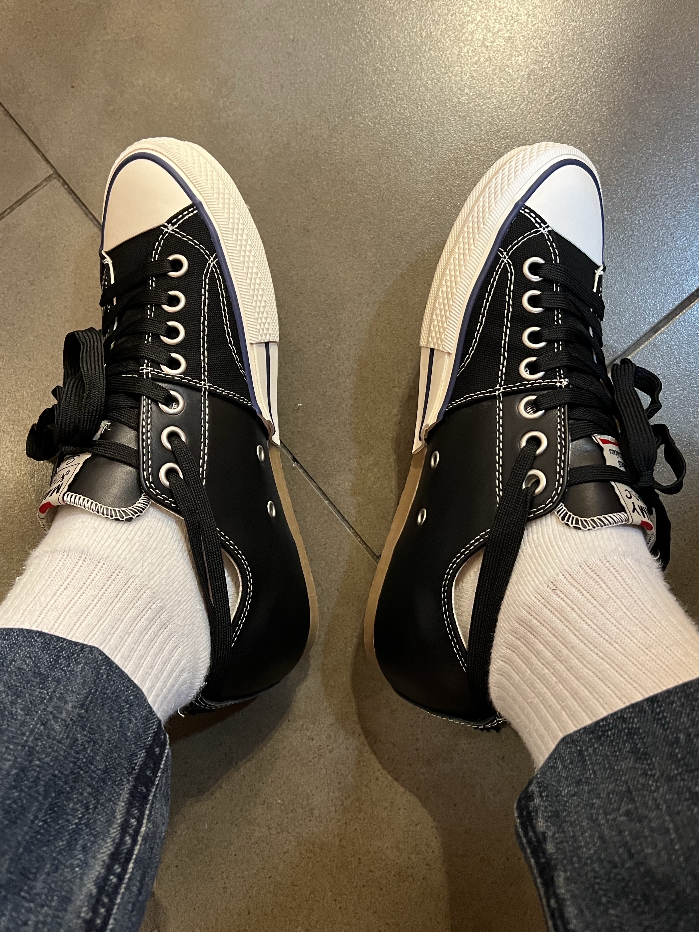 Maison Mihara Yasuhiro x Nigel Cabourn Leather Bowling Sneakers Black 착용 스타일 - 3