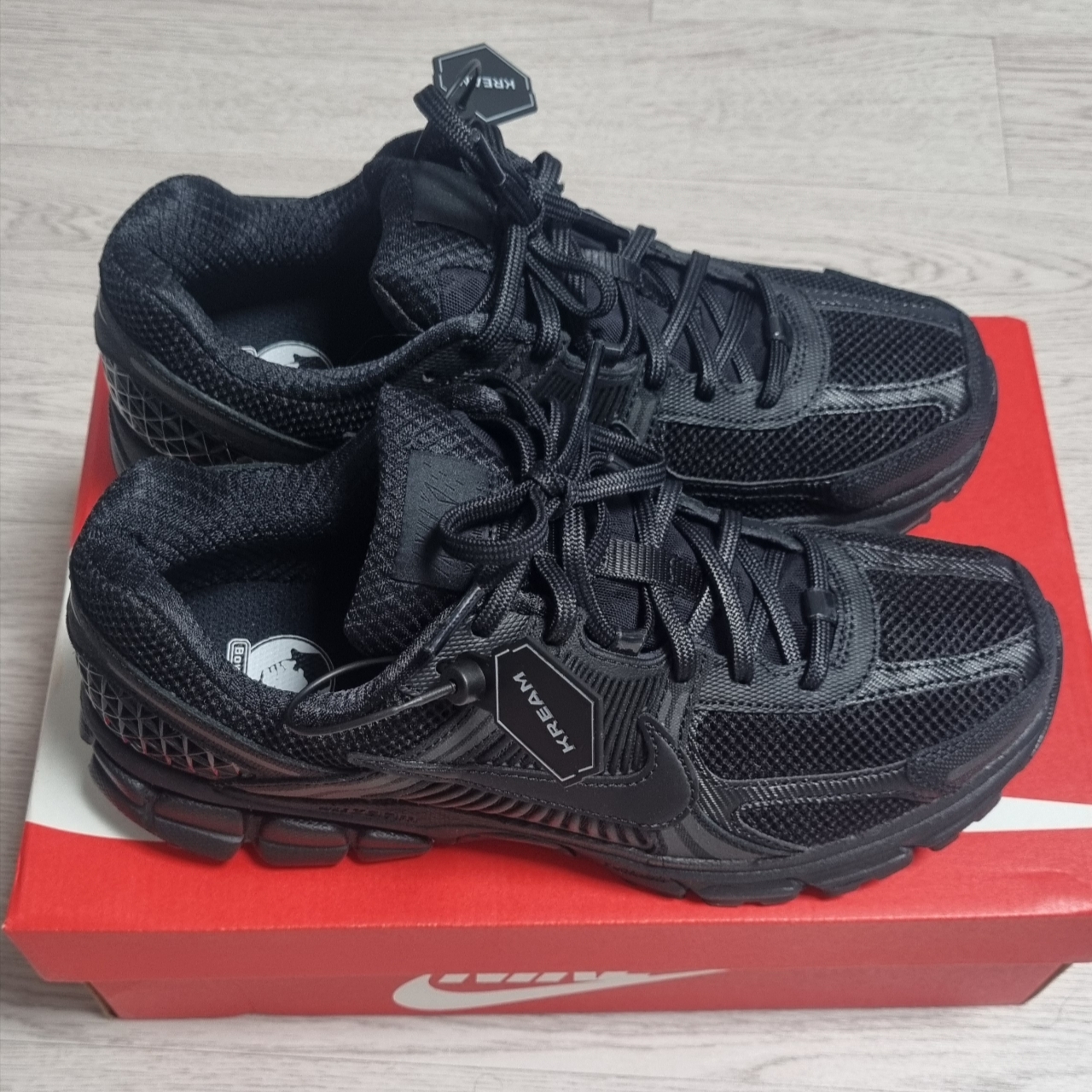 Nike Zoom Vomero 5 SP Black 착용 스타일