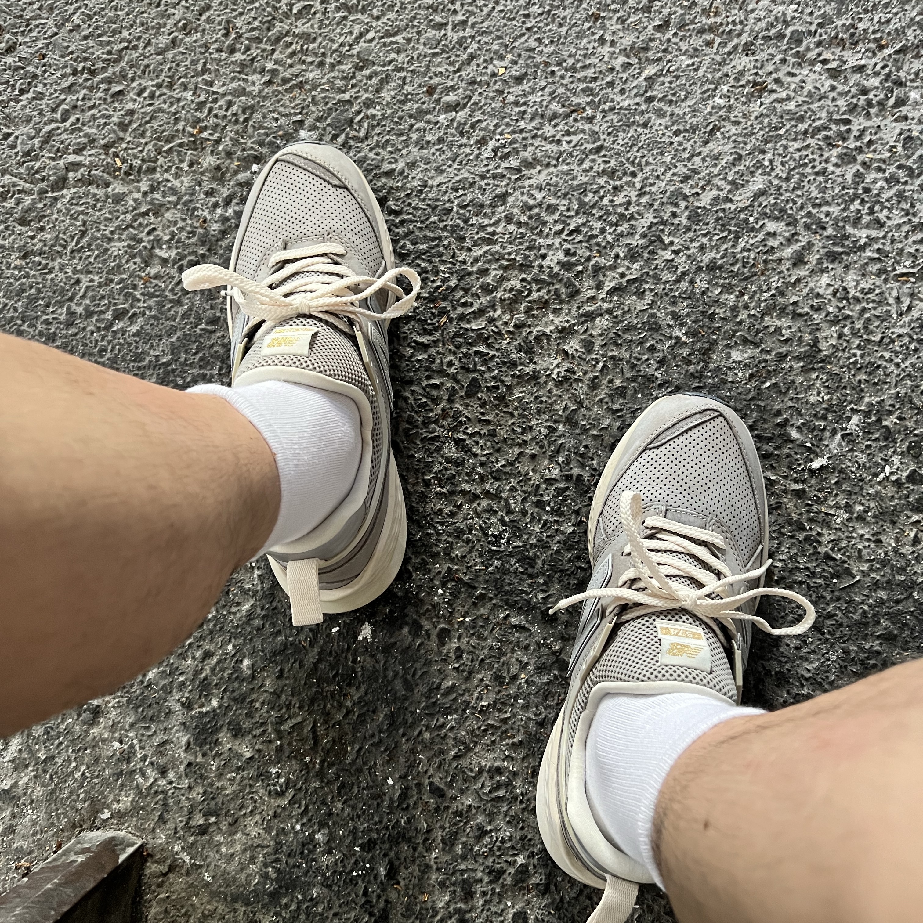 New Balance 574v2 Sport Vintage Grey 착용 스타일 - 4