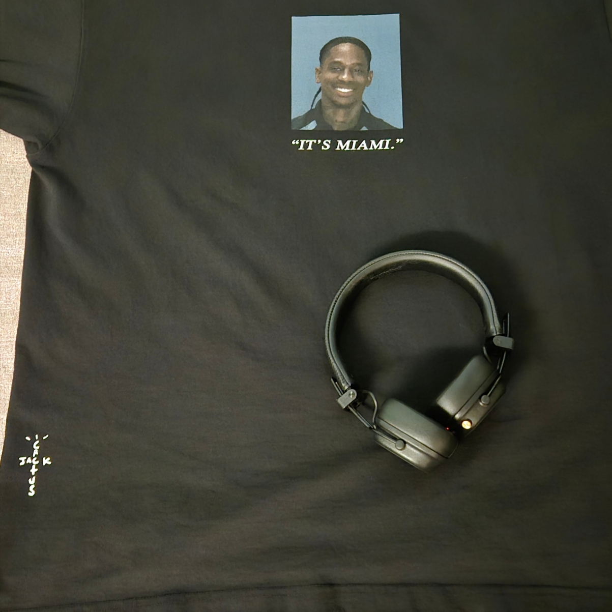 Travis Scott Free the Rage T-Shirt #2 Black 착용 스타일 - 1