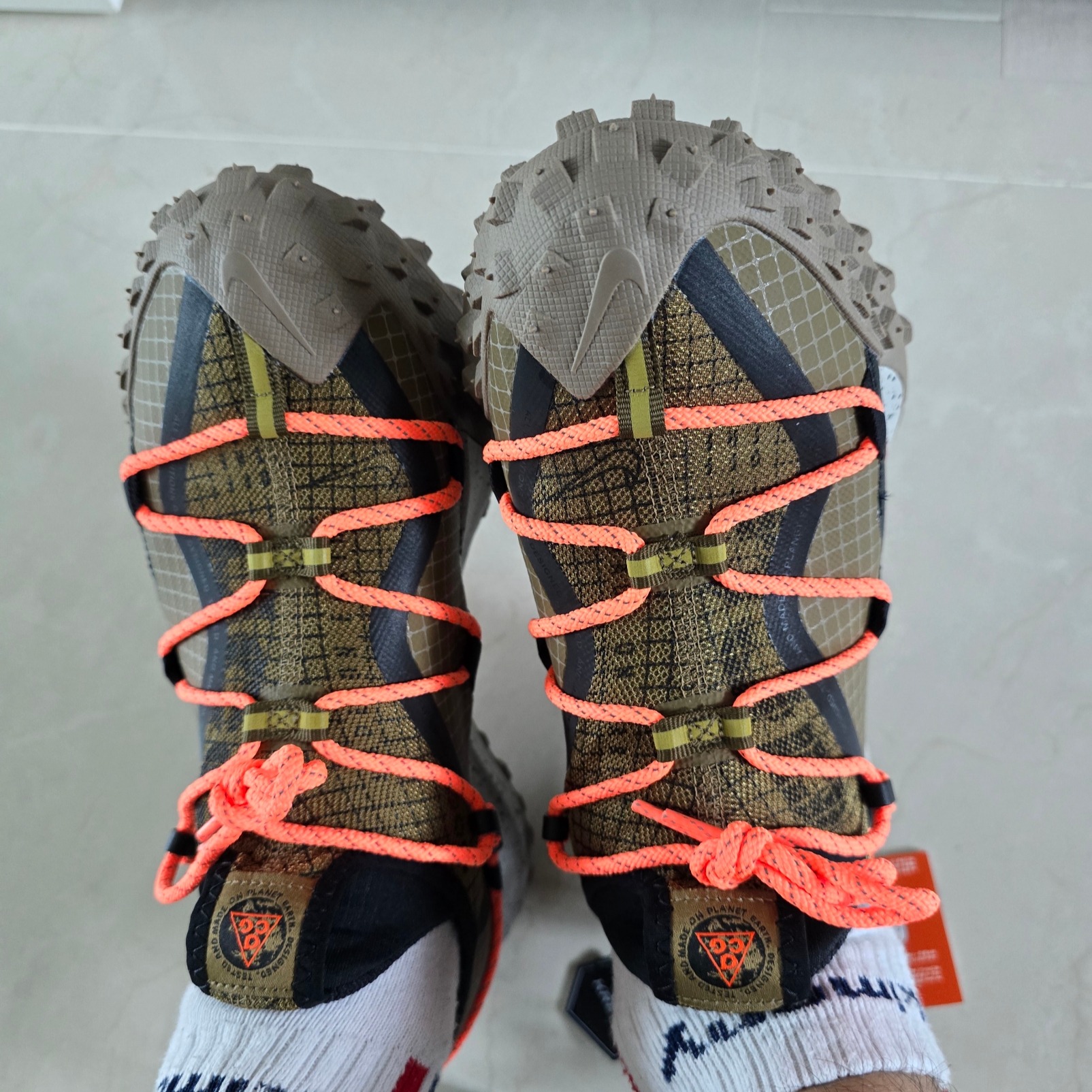Nike ACG Mountain Fly Low Gore-Tex SE Hazel Rush 착용 스타일 - 2