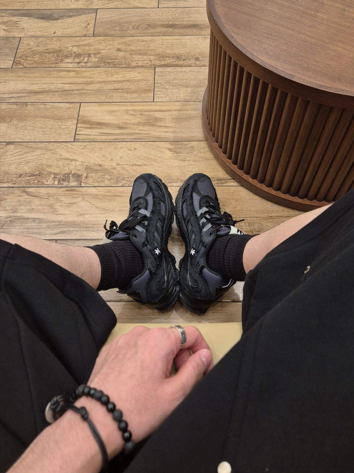 Adidas x Song for the Mute Shadowturf Core Black Night Grey 착용 스타일 - 2
