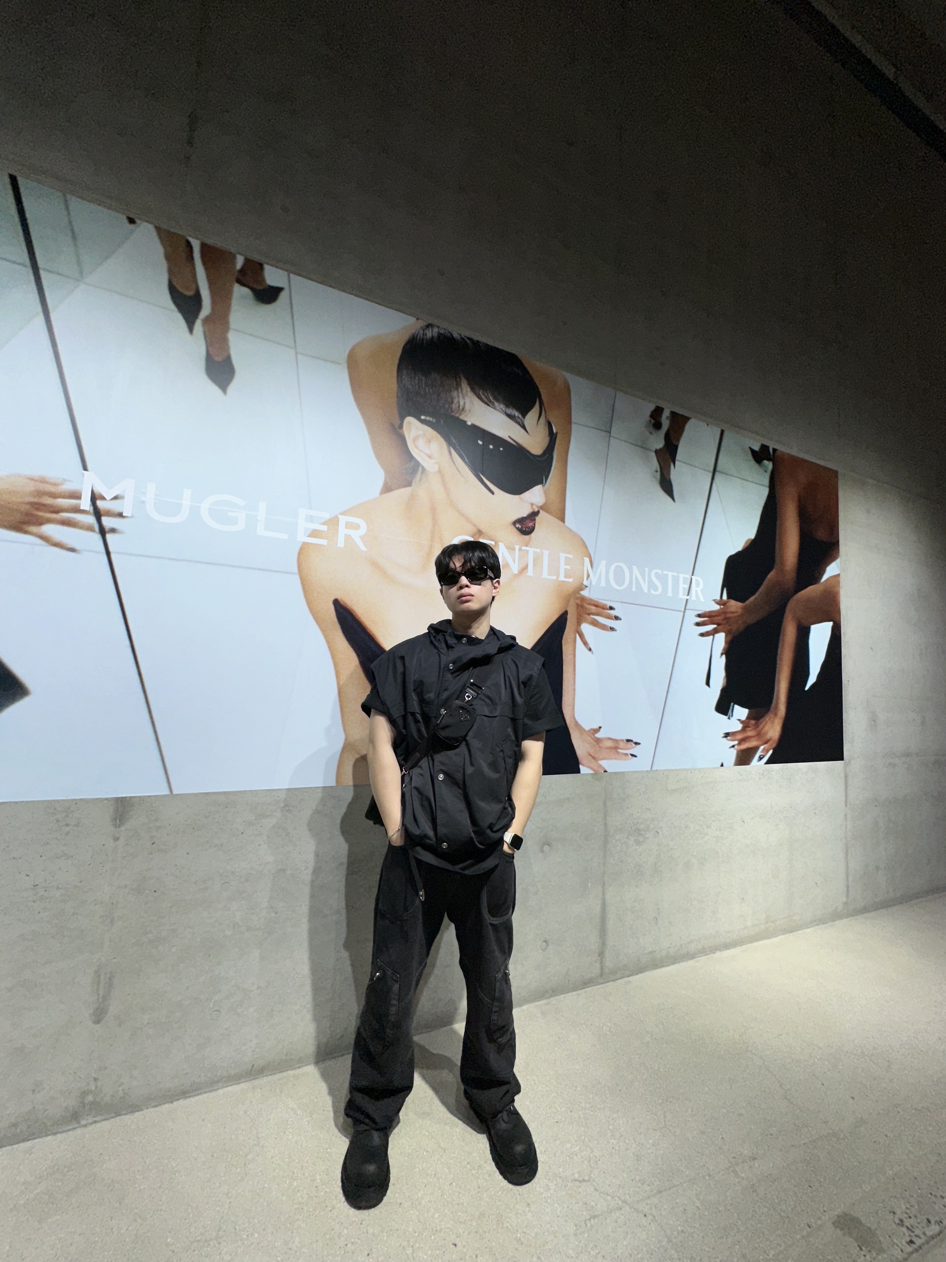 Gentle Monster x Maison Margiela MM106 Black Black, Prada Re-Nylon and Saffiano Leather Shoulder Bag Black ์ฐฉ์ฉ ์คํ์ผ - 2