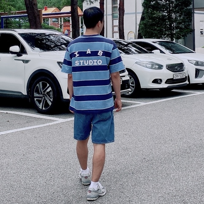 IAB Studio Striped T-Shirt Blue White 착용 스타일