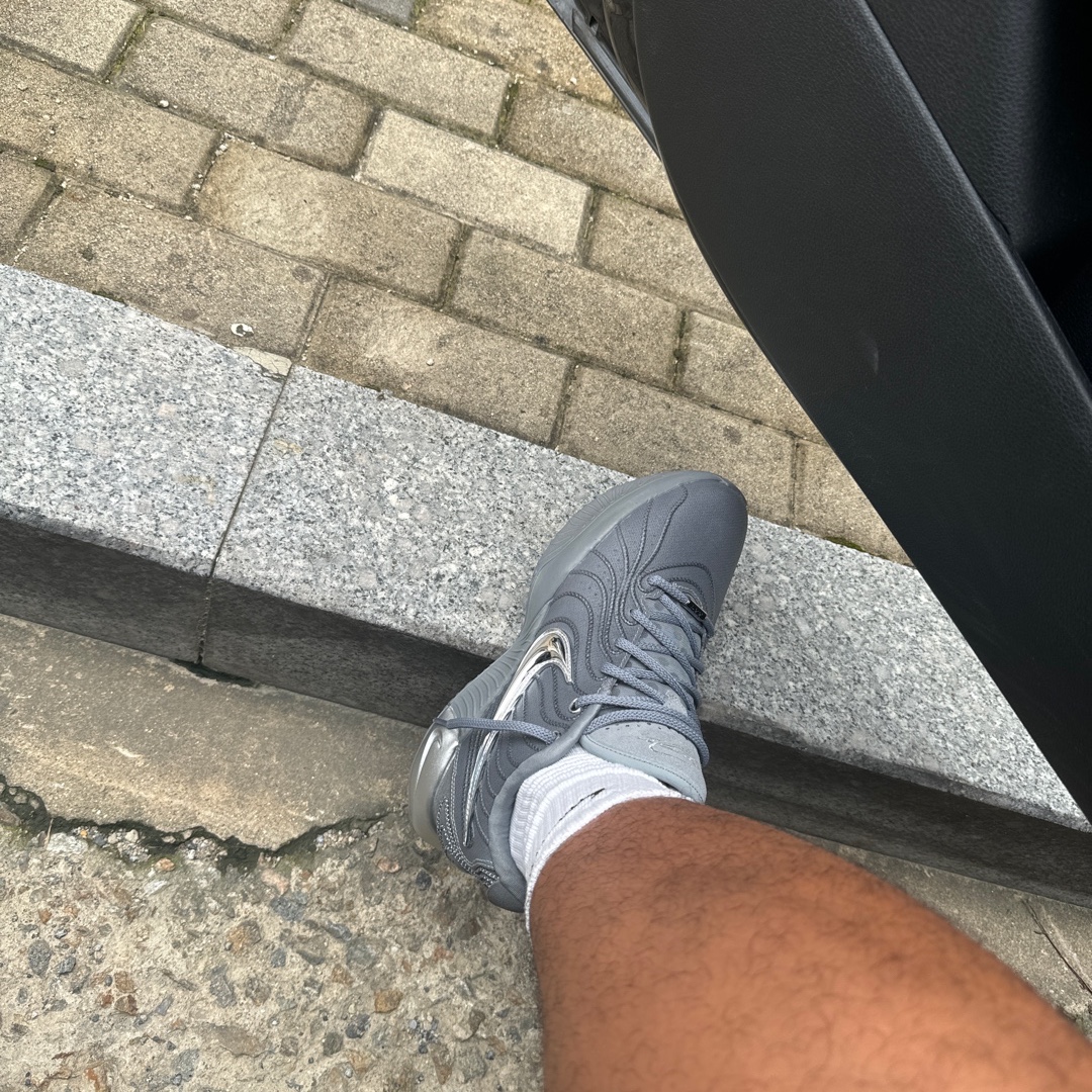 Nike LeBron 21 EP Resilient Cool Grey Metallic Silver 착용 스타일