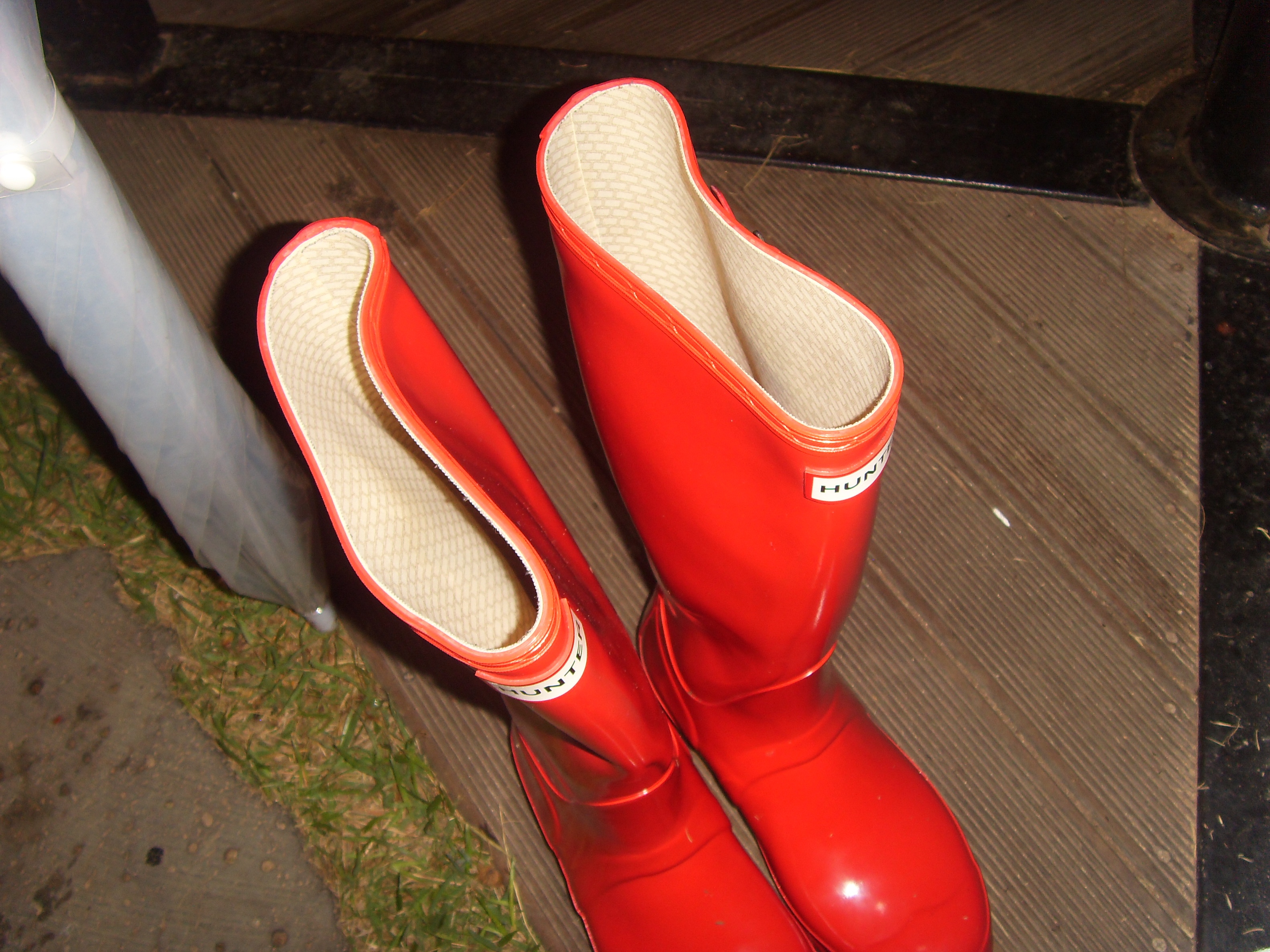 (W) Hunter Original Tall Wellington Boots Military Red 착용 스타일
