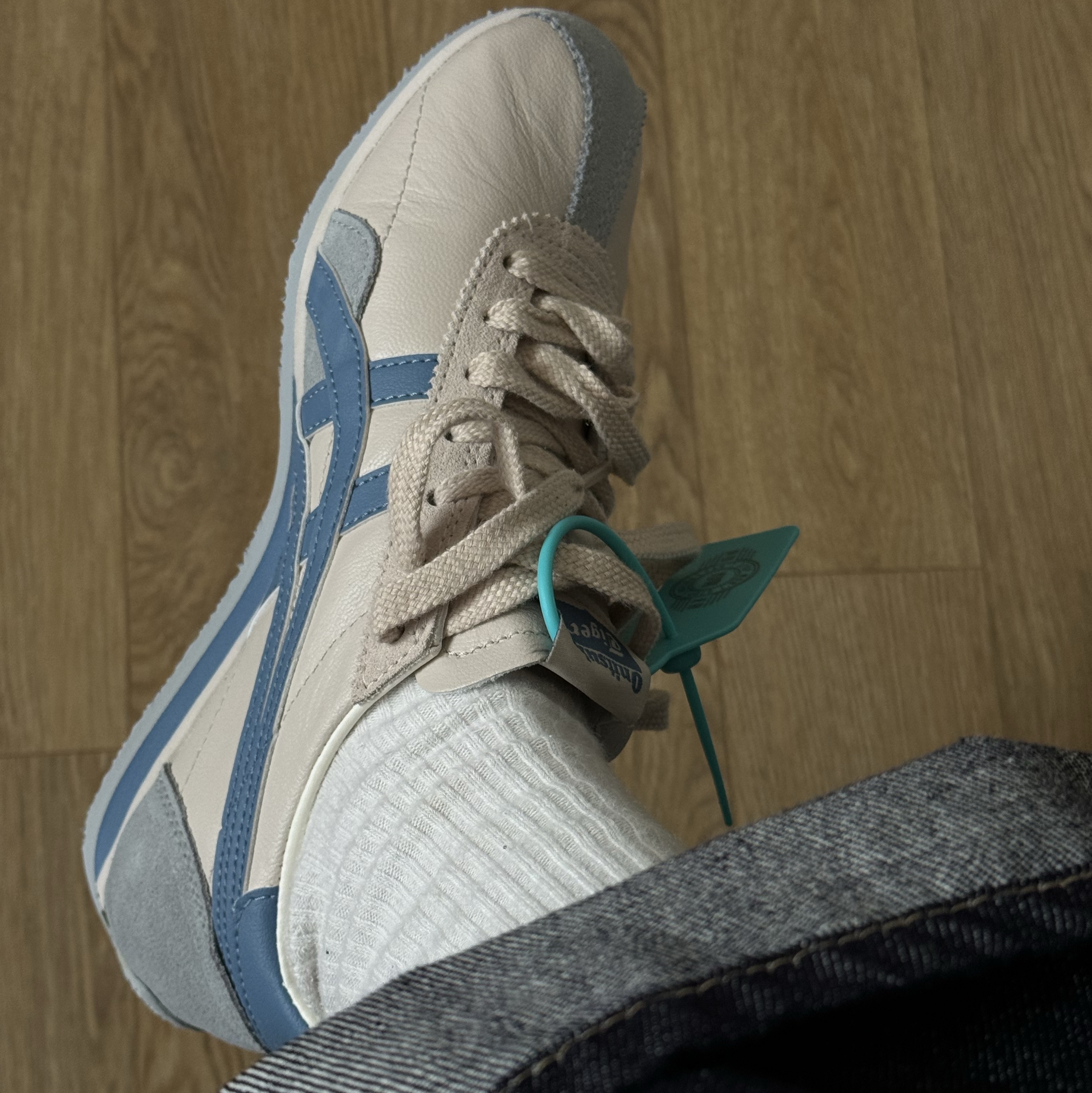 Onitsuka Tiger Runspark Cream Light Blue 착용 스타일