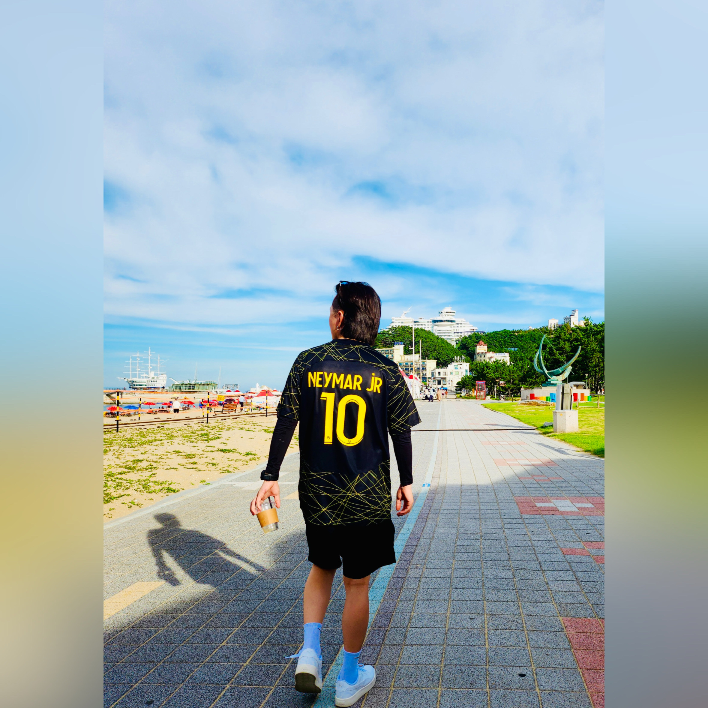 Jordan x Paris Saint-Germain 2023/24 Dri-Fit Stadium 4th Jersey Black Tour Yellow (Non Marking Ver.) 착용 스타일