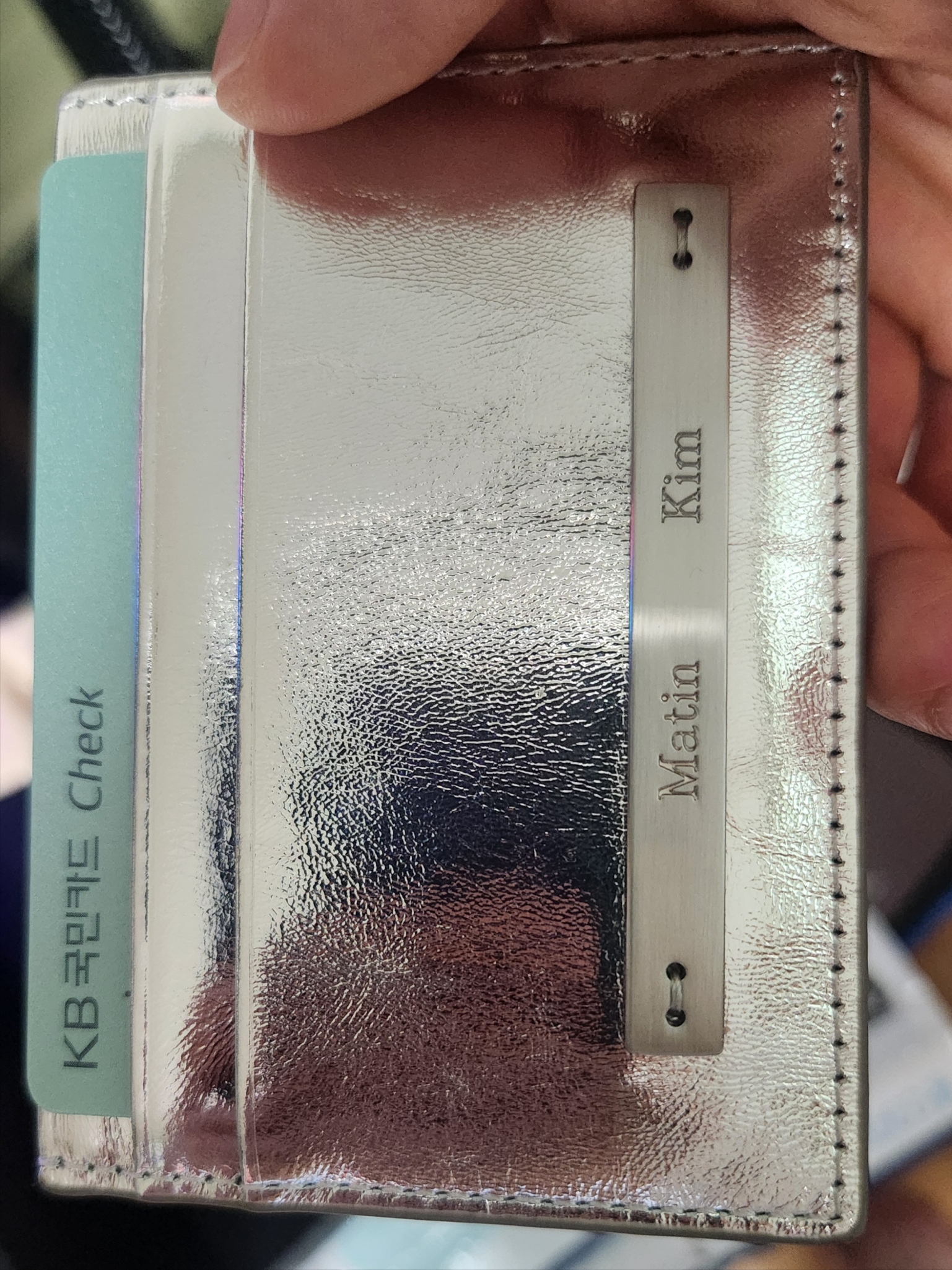 Matin Kim Vintage Card Wallet Silver 착용 스타일