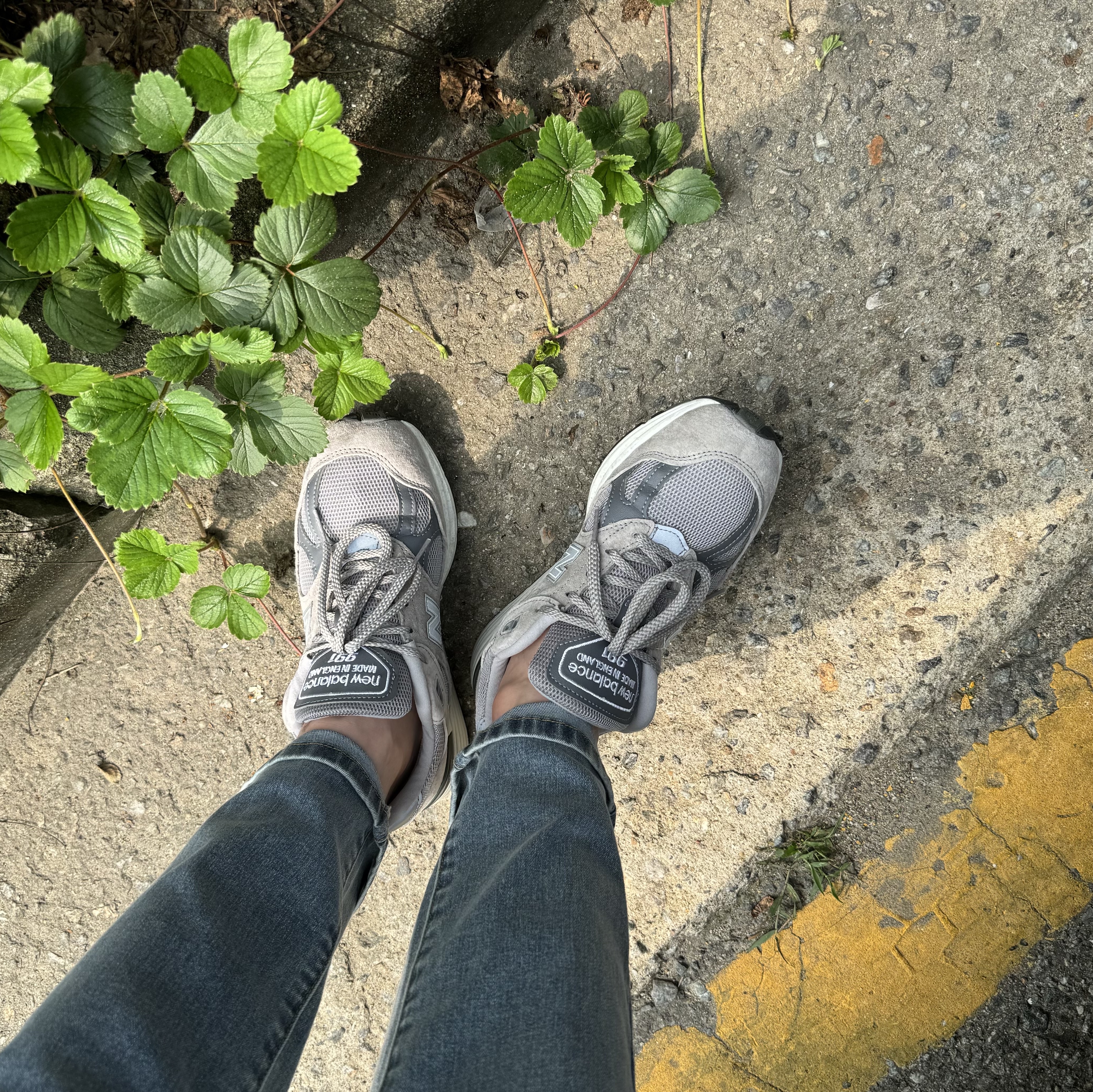 New Balance 991v2 Made in UK Rock Ridge Alloy Silver 착용 스타일