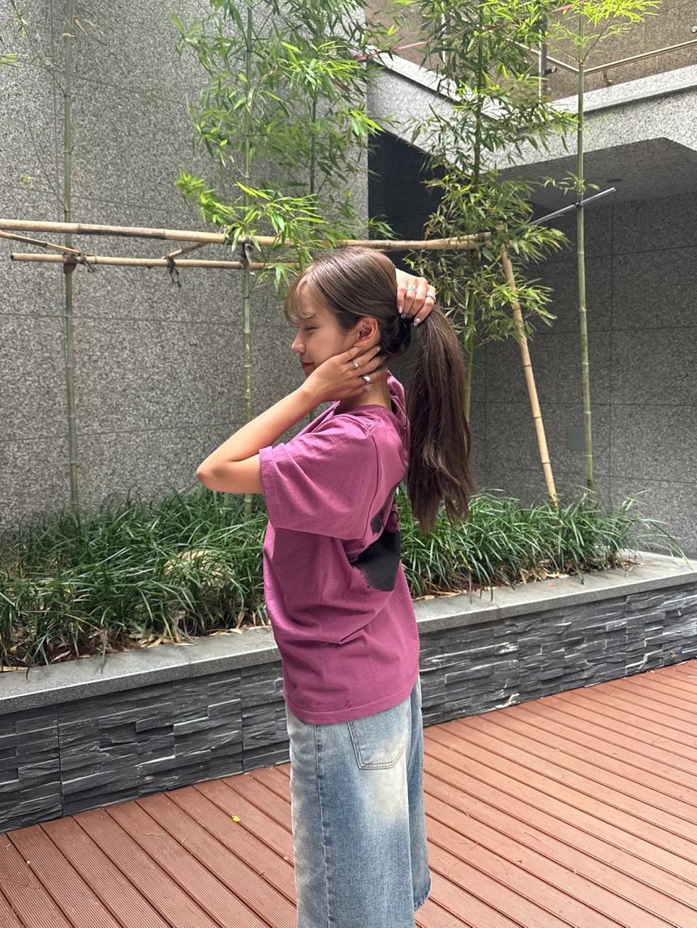 Nike x Supreme SB Darwin Low Black, Stussy Cherries T-Shirt Berry 착용 스타일 - 2
