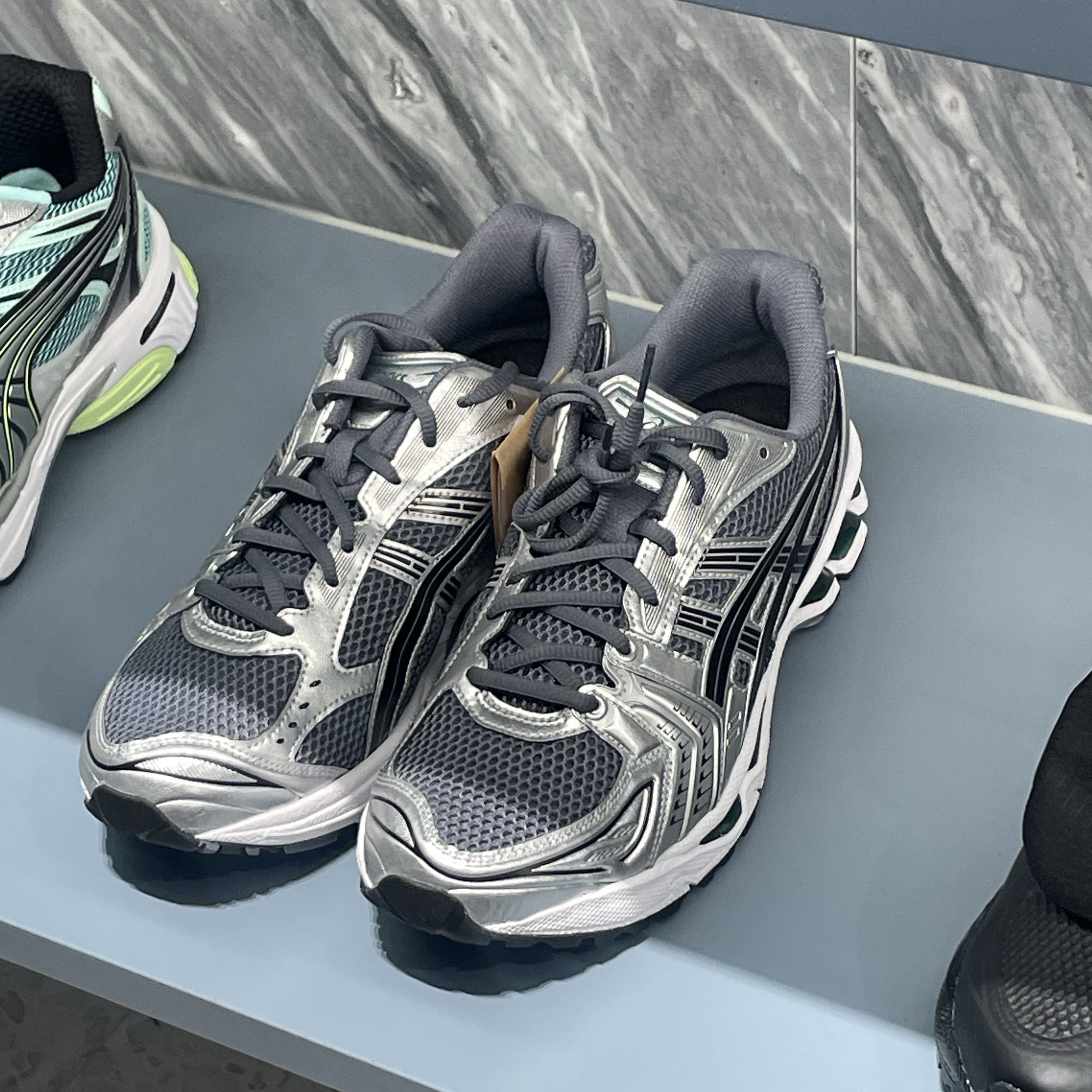 Asics Gel-Kayano 14 Metropolis Jasper Green 착용 스타일