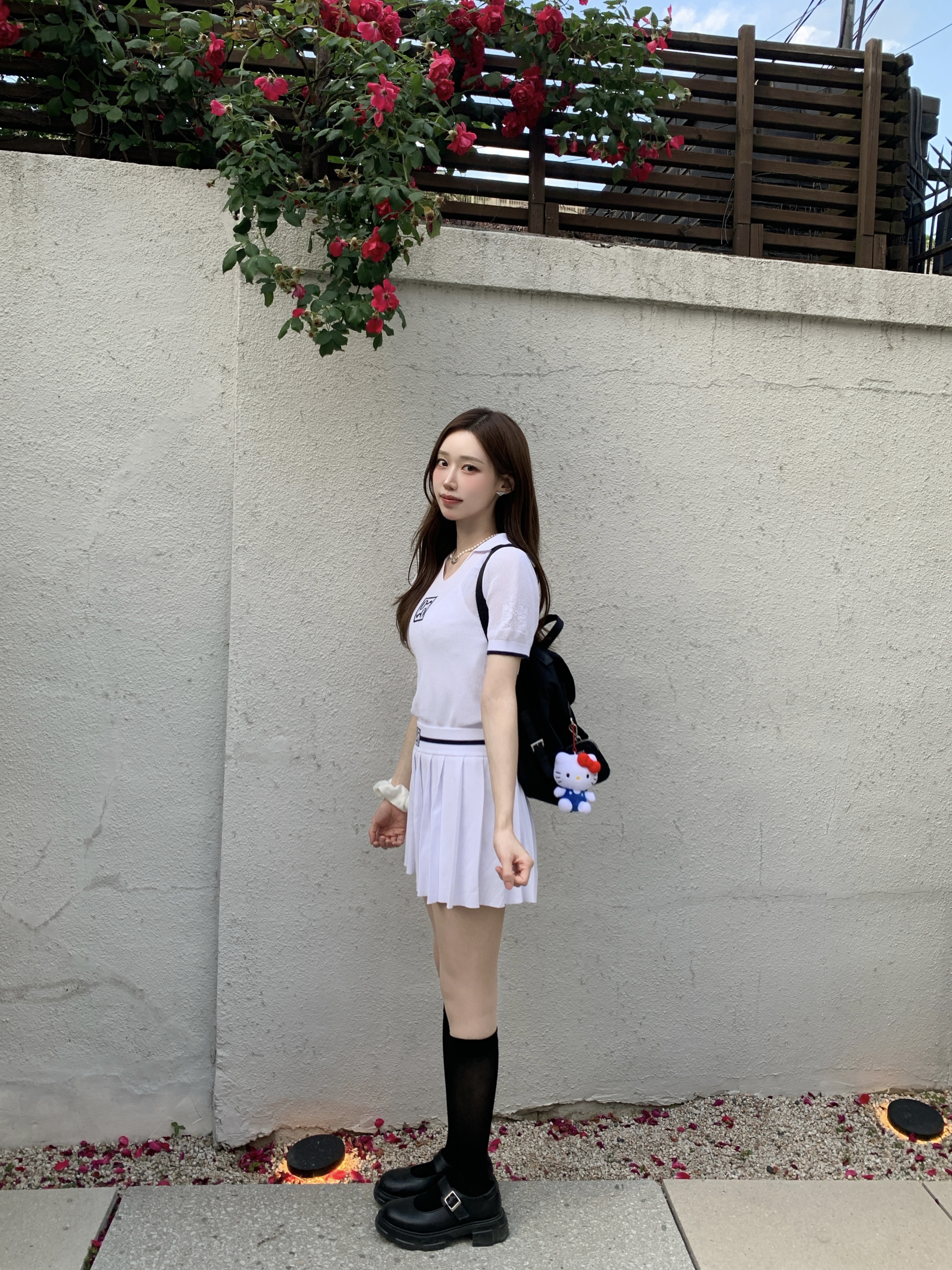 Prada Re-Nylon Medium Backpack Black, Vivienne Westwood Mini Pearl Bas Relief Necklace Silver 착용 스타일