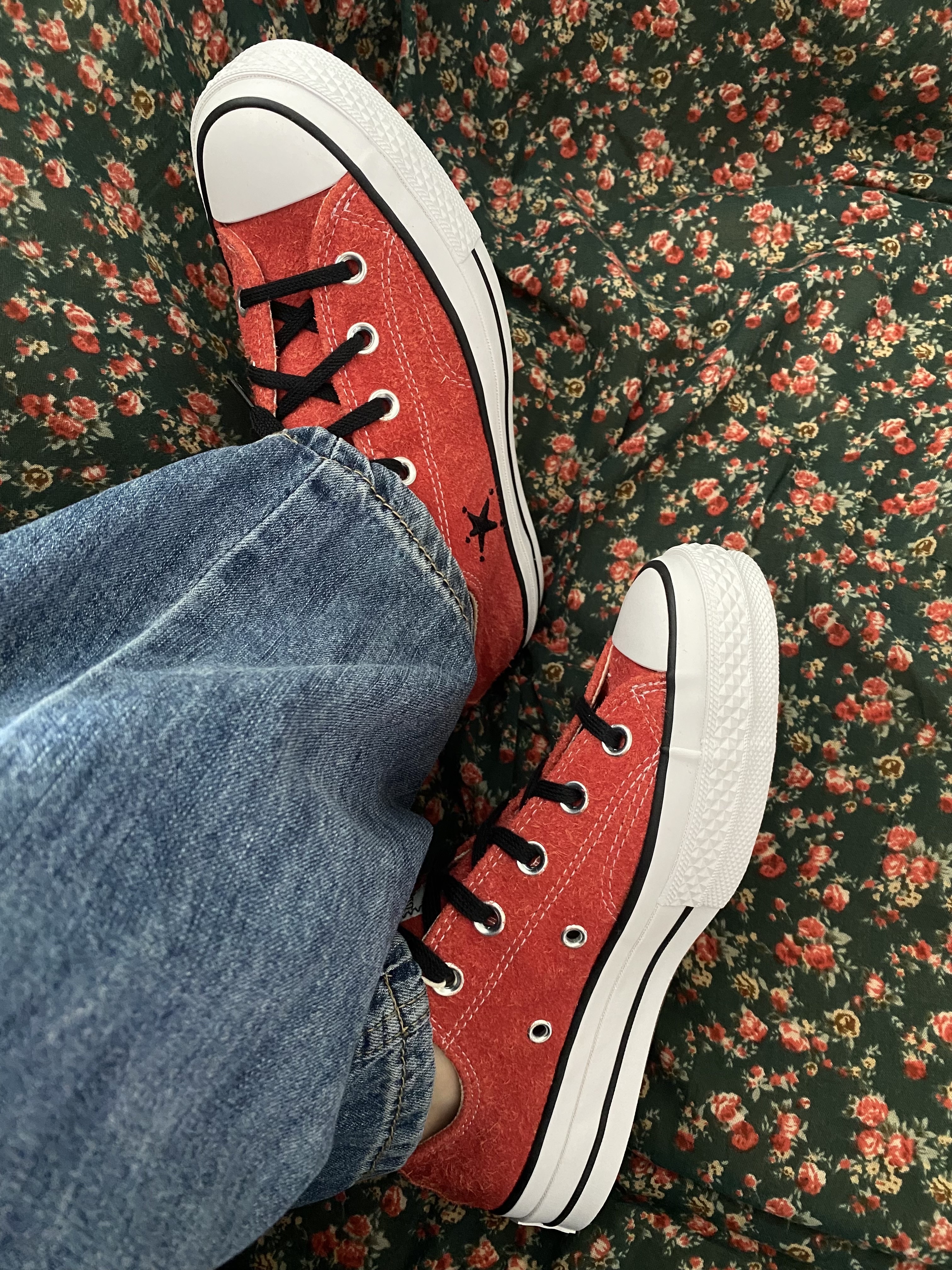 Converse x Stussy Chuck 70 Ox Poppy Red 착용 스타일 - 2