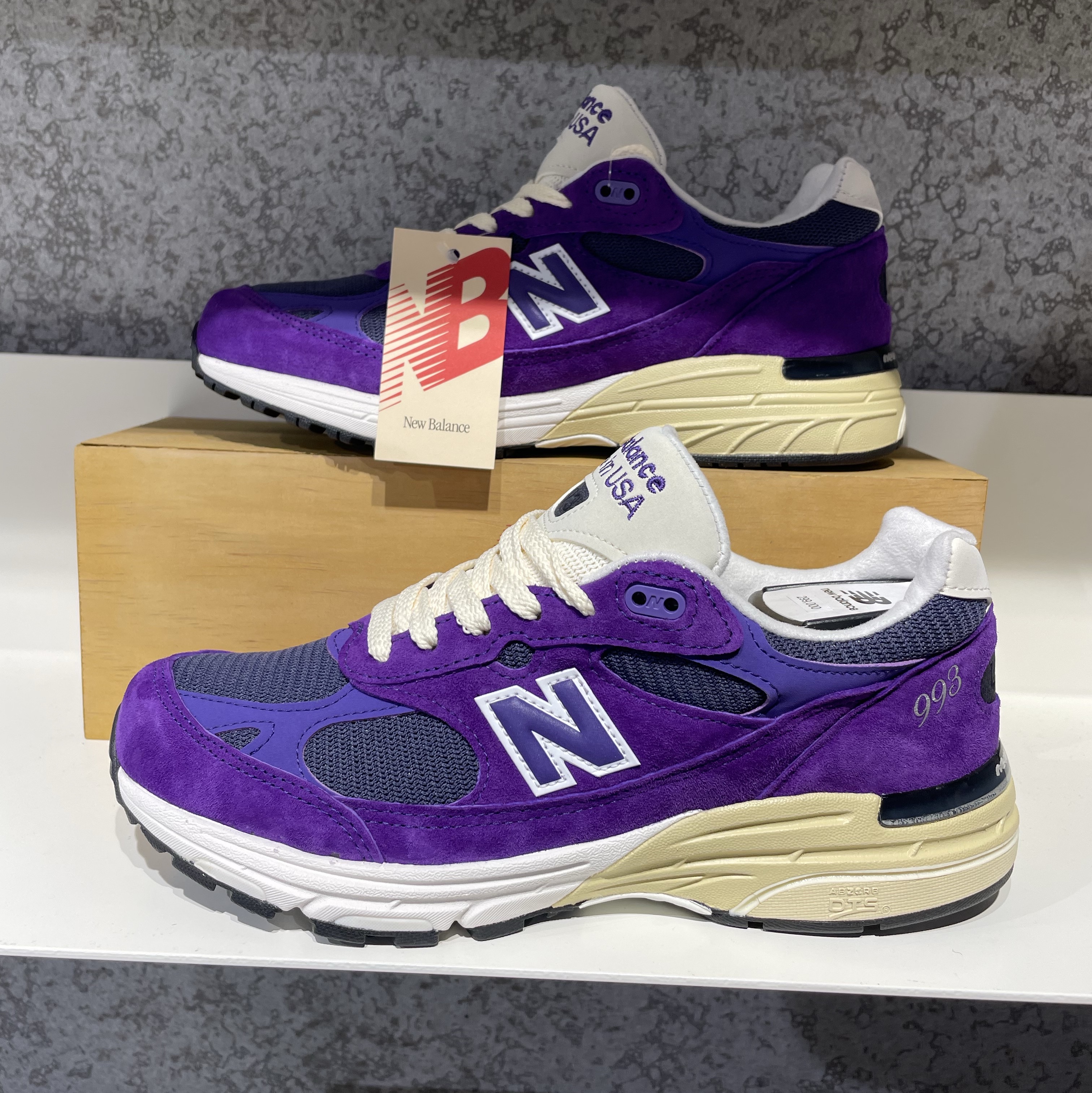 New Balance 993 Made in USA Purple Interstellar 착용 스타일