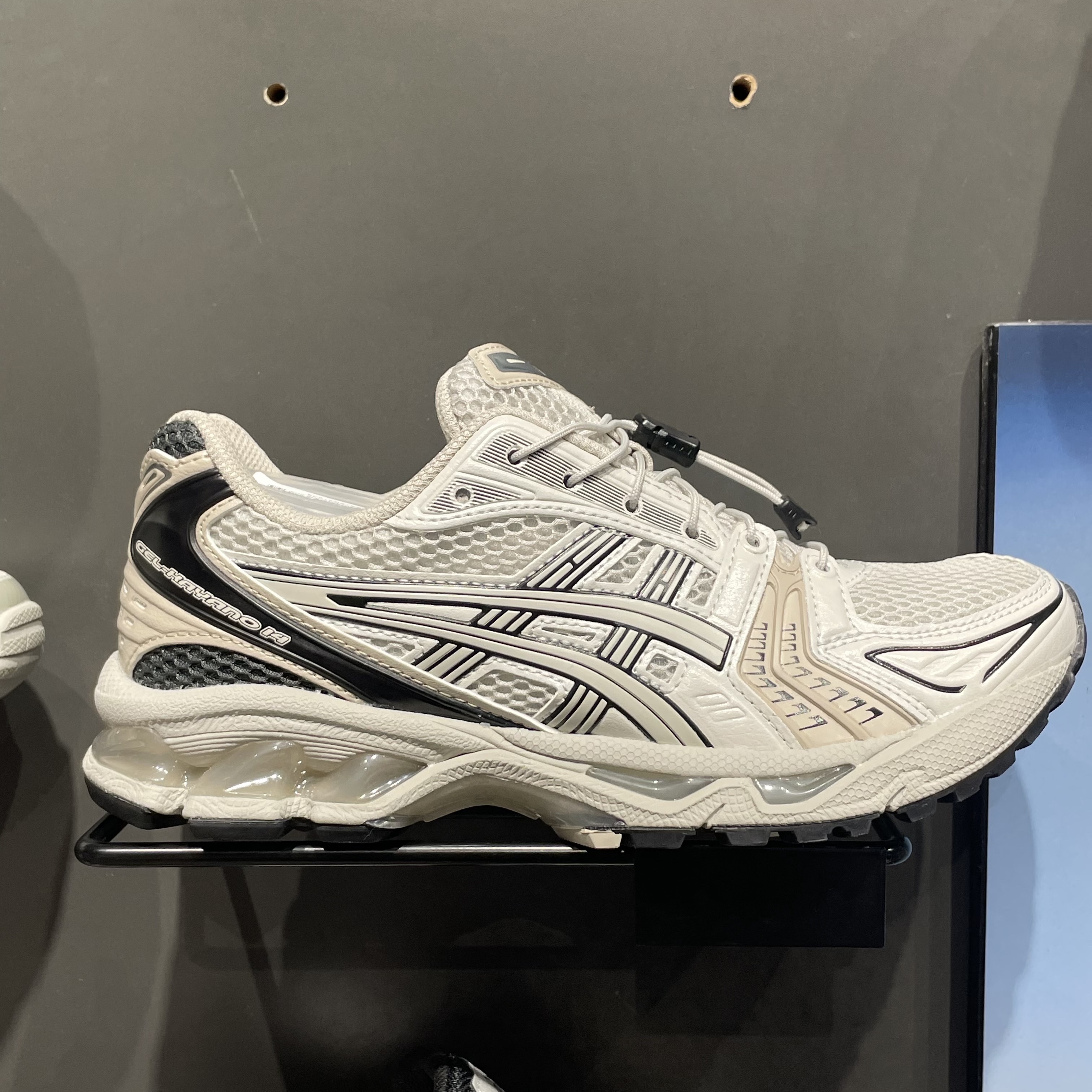 Asics Unlimited Gel-Kayano 14 Smoke Grey 착용 스타일