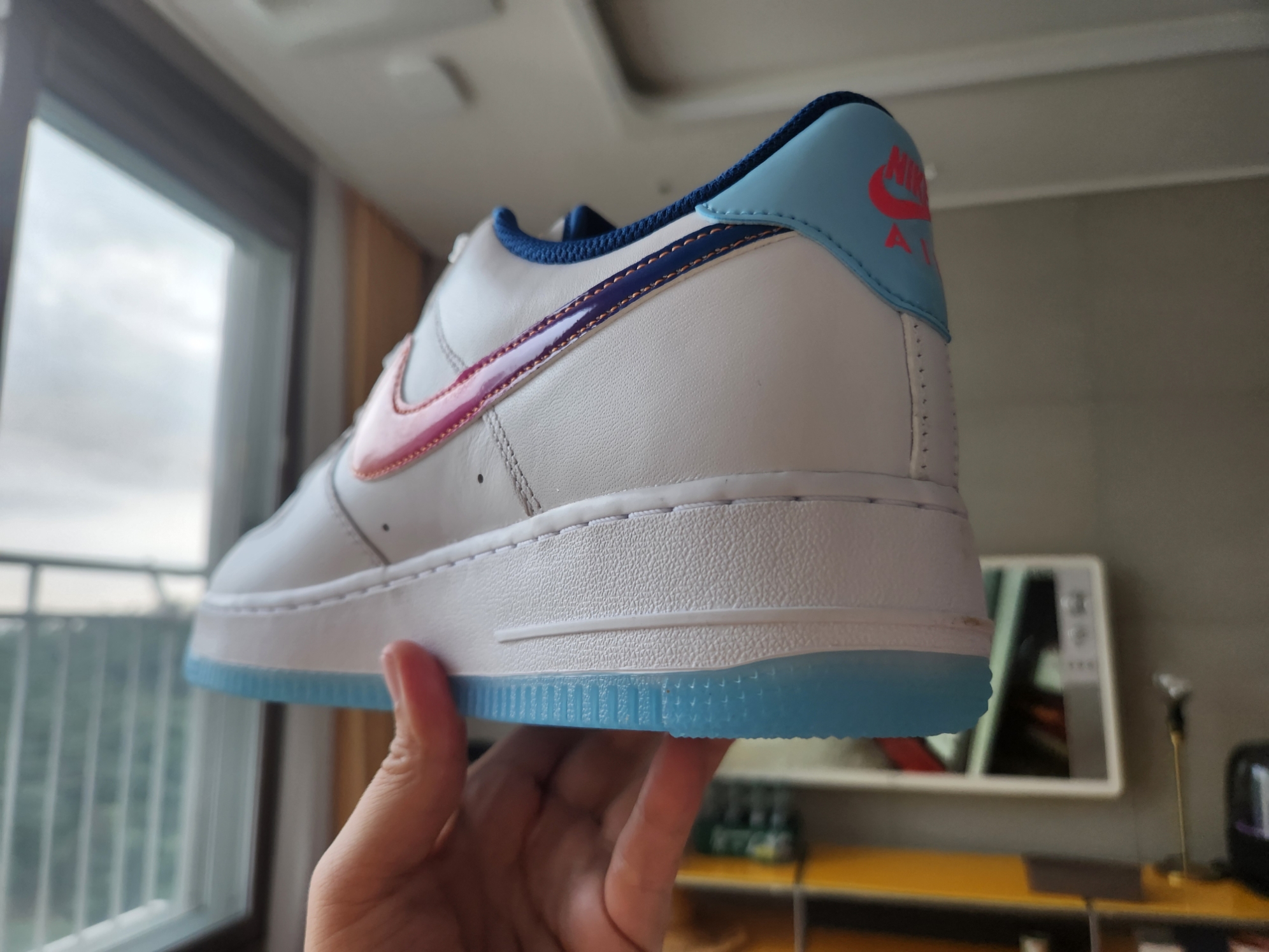 Nike Air Force 1 Low NY vs NY White Court Blue 착용 스타일 - 2