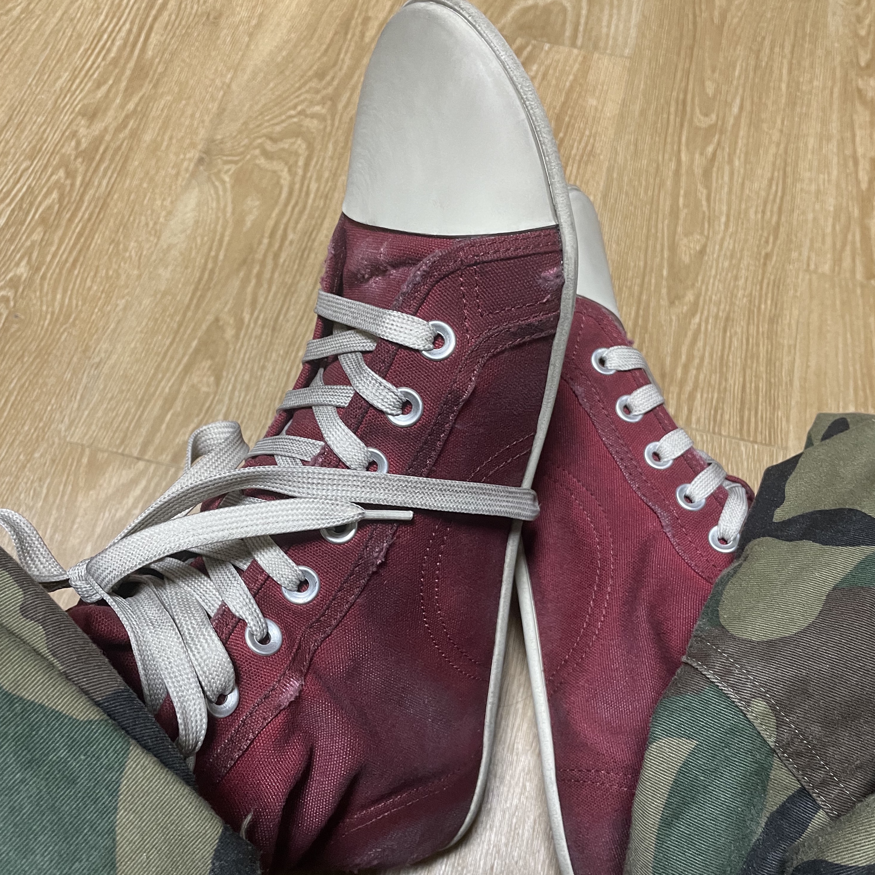 Balenciaga Paris Ultra Flat High Top Sneakers Red 착용 스타일