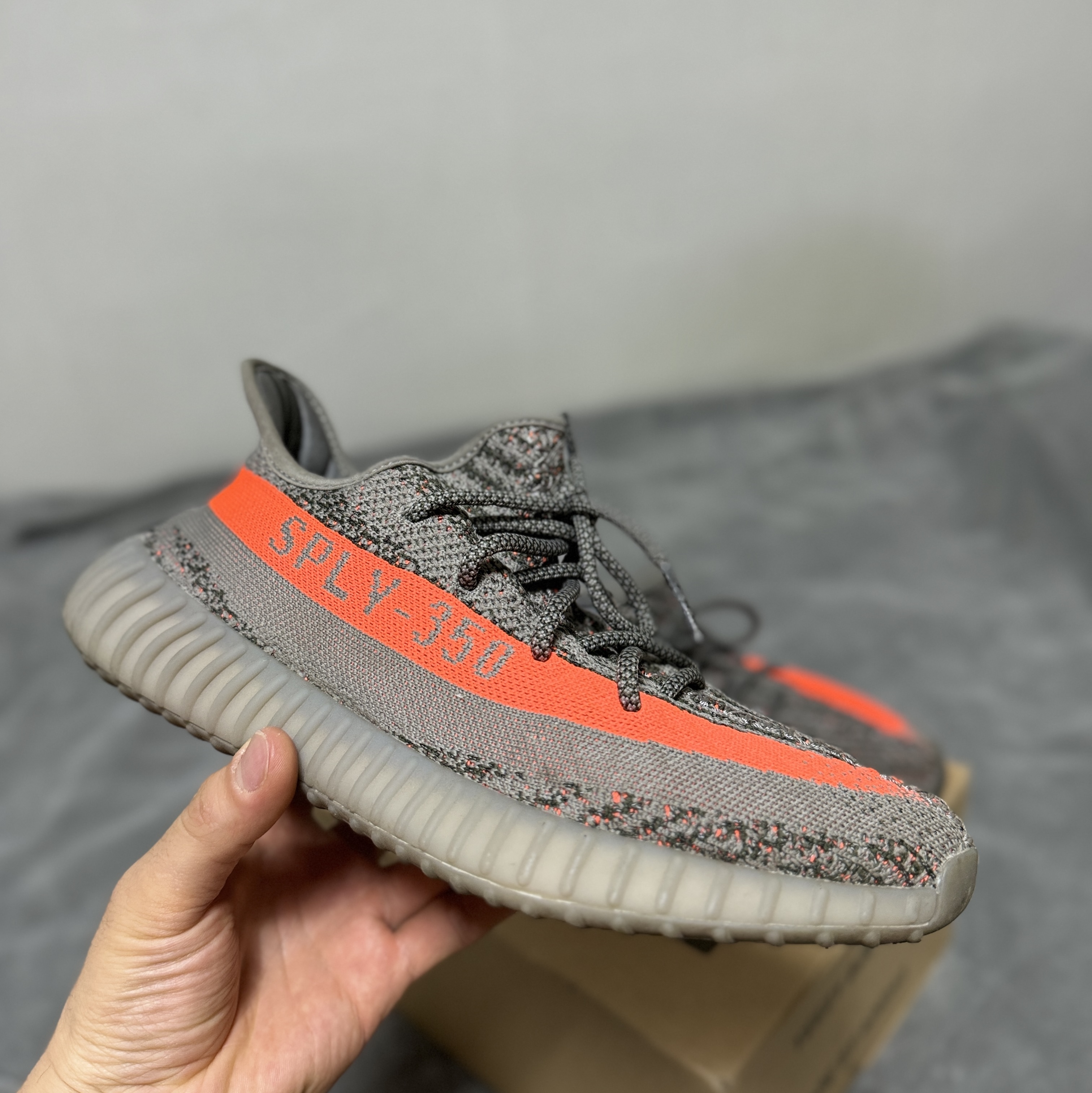 Adidas Yeezy Boost 350 V2 Beluga - Reflective 착용 스타일