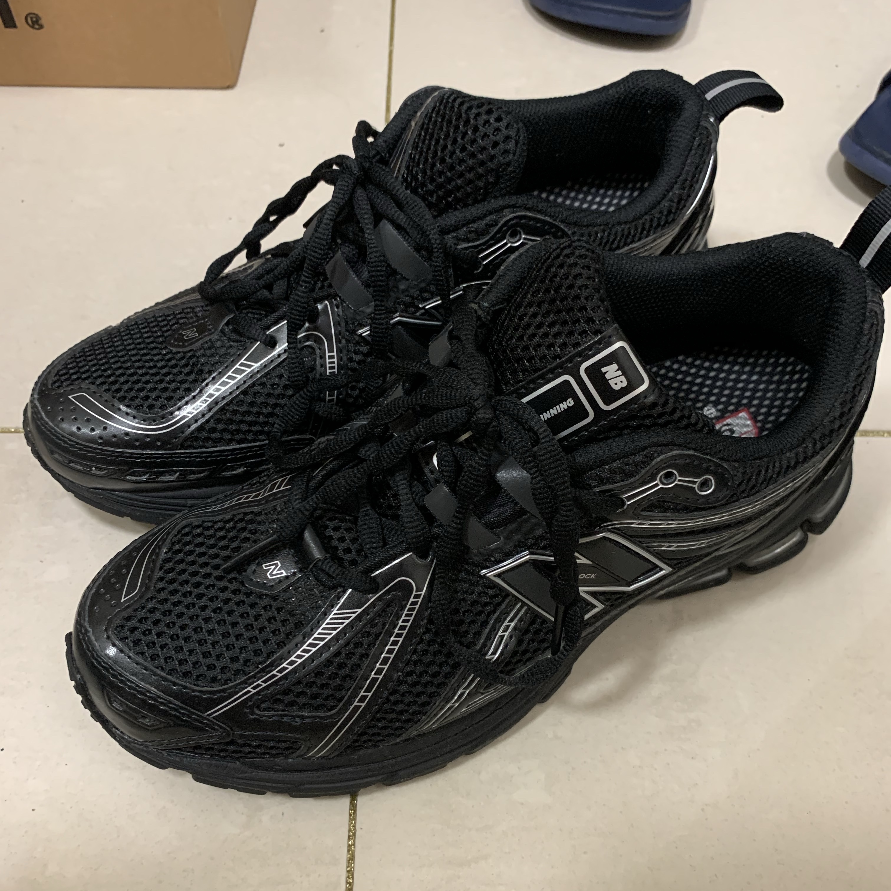 New Balance 1906R Black Silver Metallic 착용 스타일