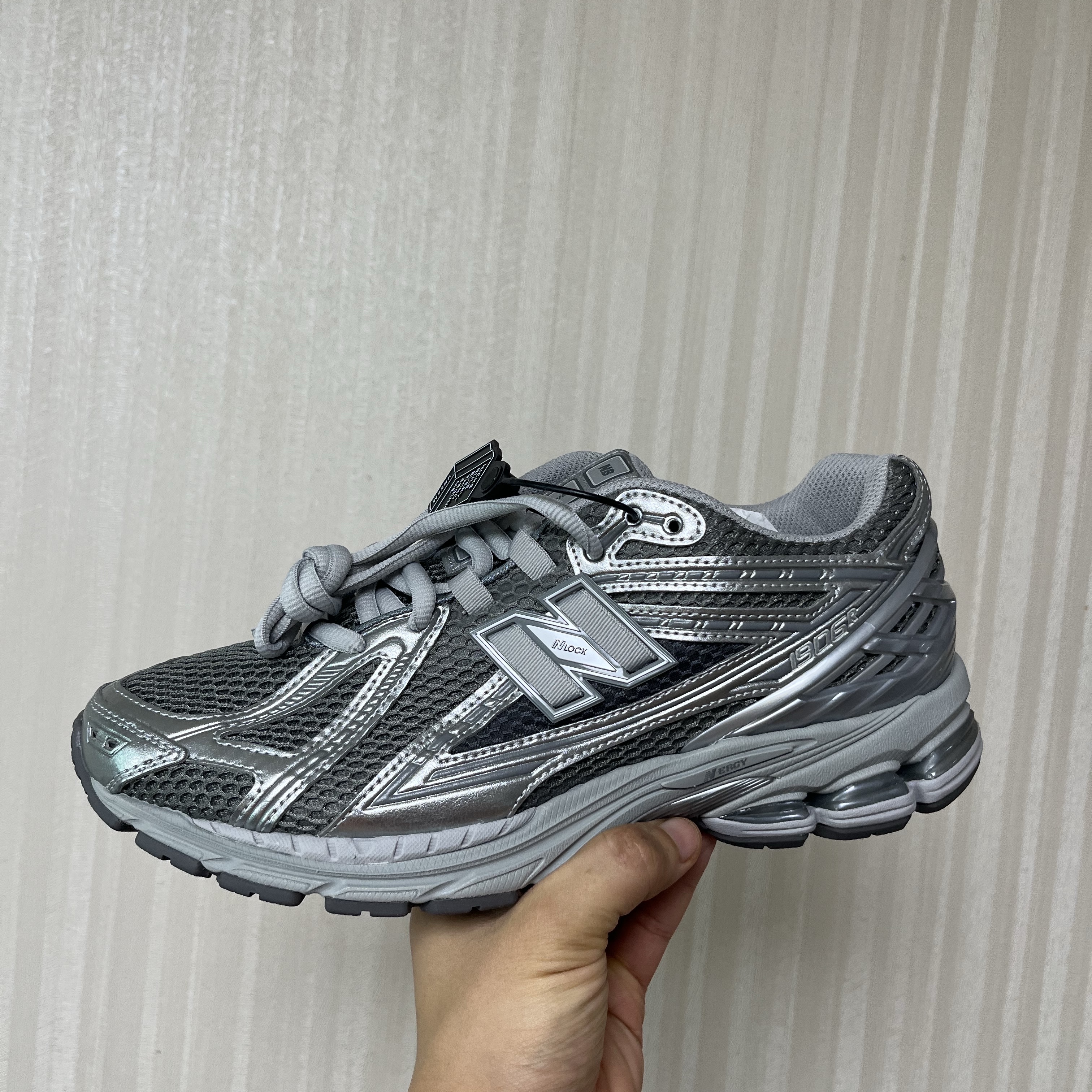 New Balance 1906R Harbor Grey Silver Metalic 착용 스타일