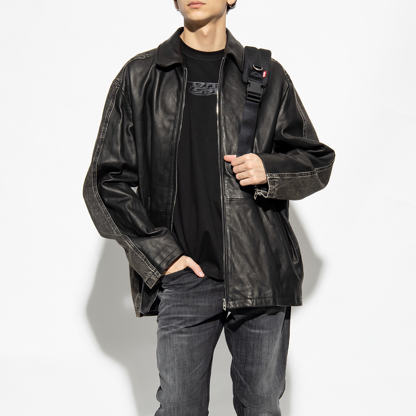 Diesel T-Must-Slits-N T-shirt Black 착용 스타일