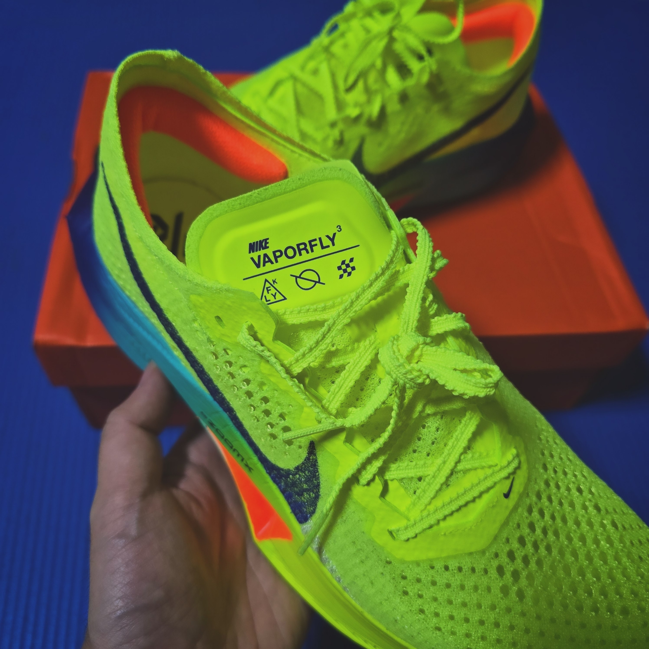 Nike ZoomX Vaporfly Next% 3 Volt Scream Green, Nike Air Zoom Alphafly Next% 3 Volt 착용 스타일 - 1