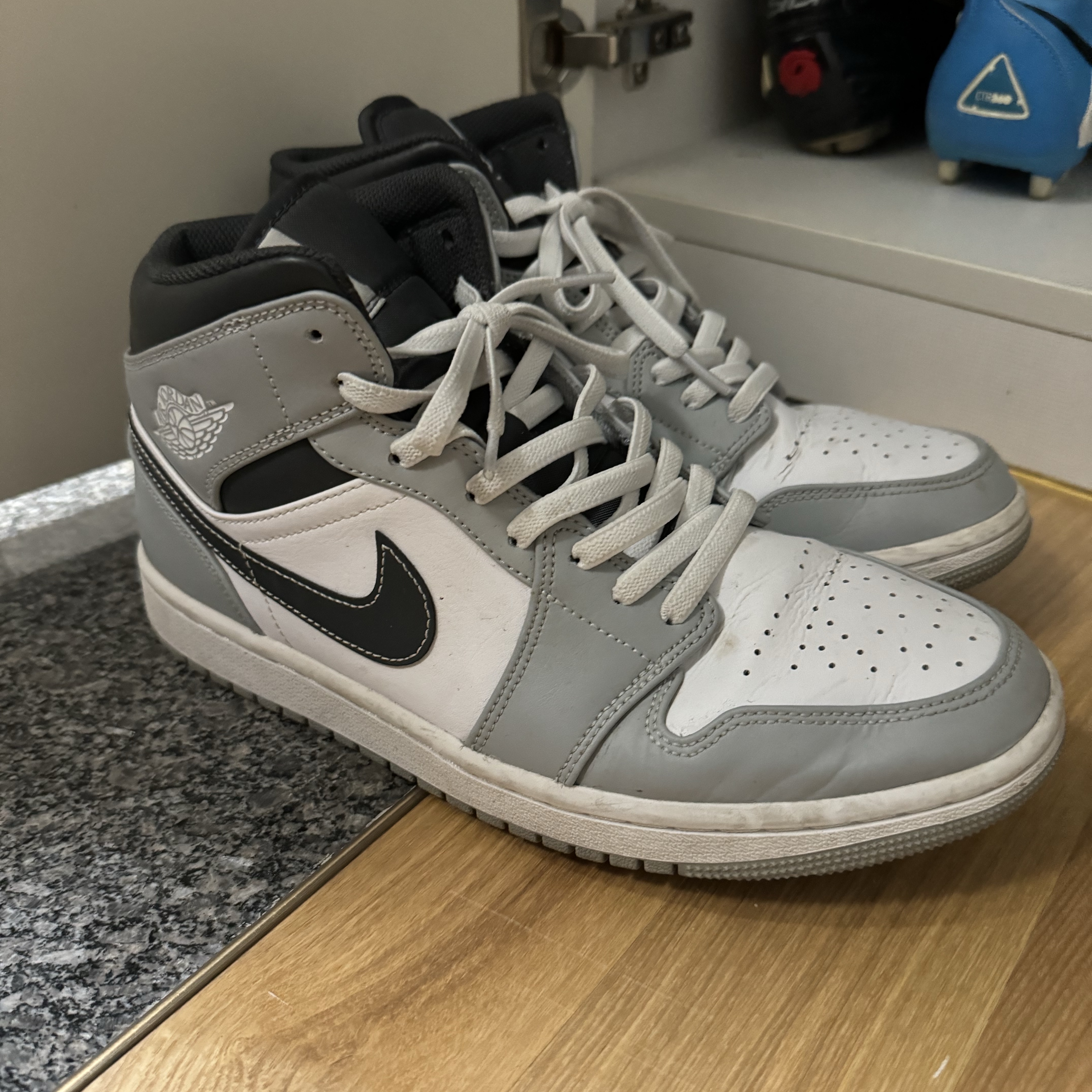 Jordan 1 Mid Light Smoke Grey Anthracite 착용 스타일