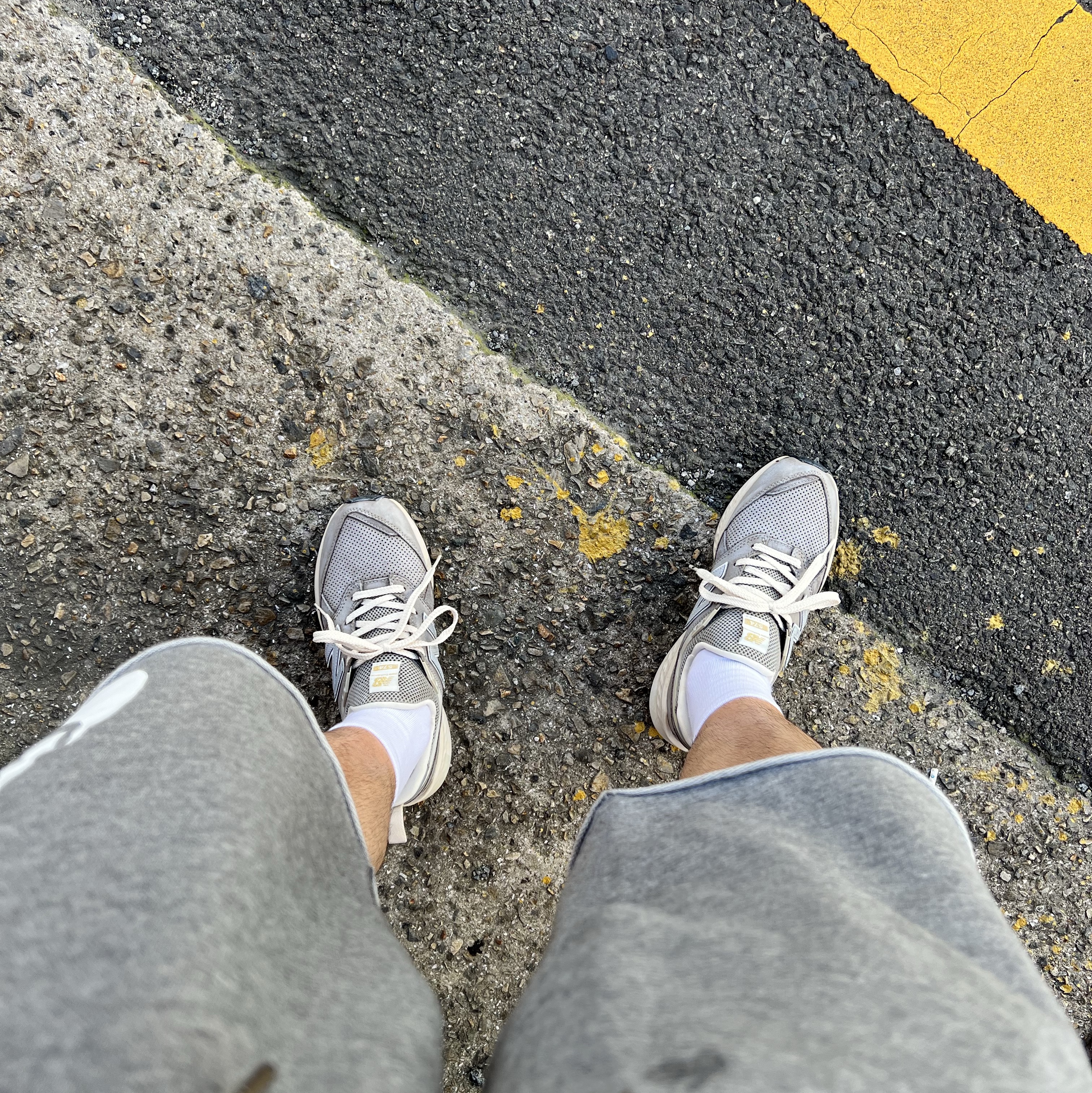 New Balance 574v2 Sport Vintage Grey 착용 스타일 - 1