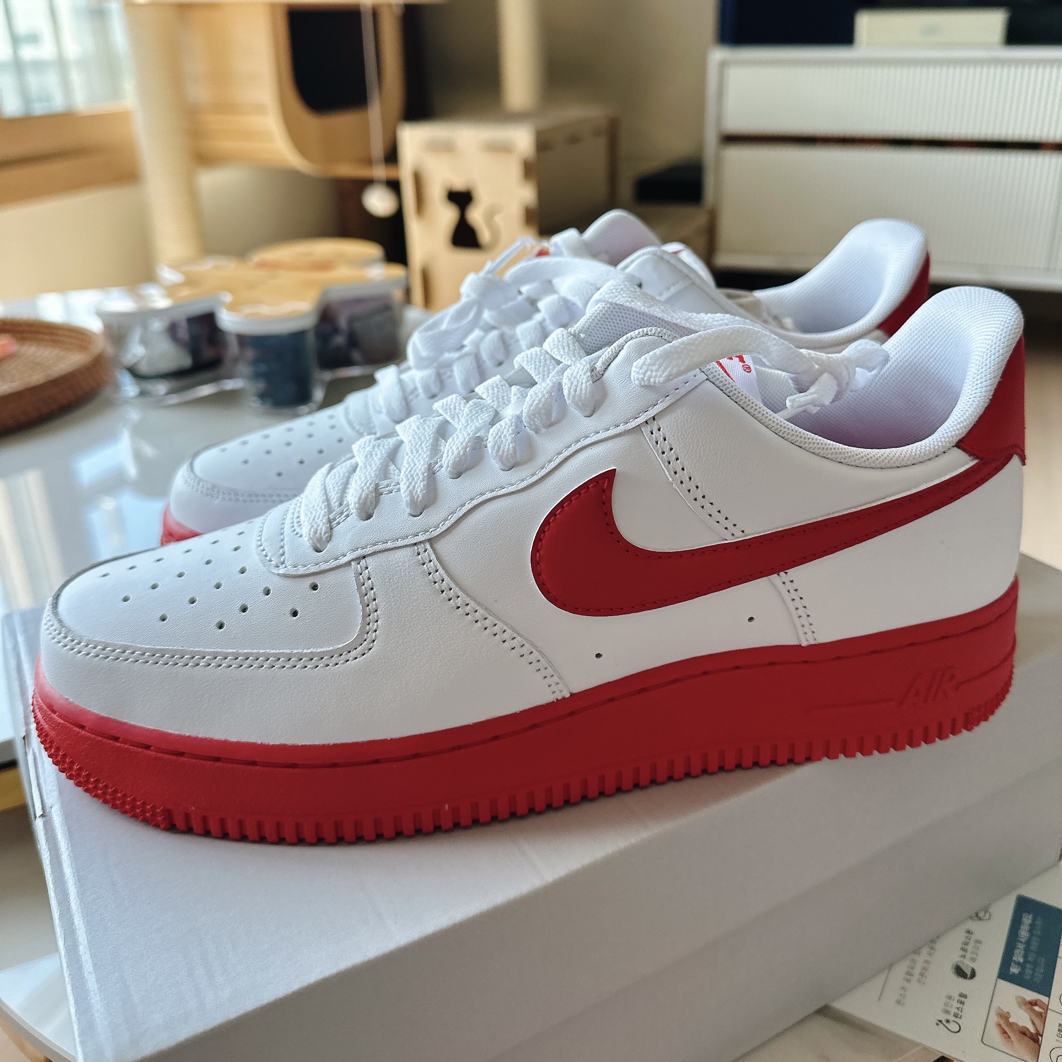 Nike Air Force 1 Low White Red Midsole 착용 스타일