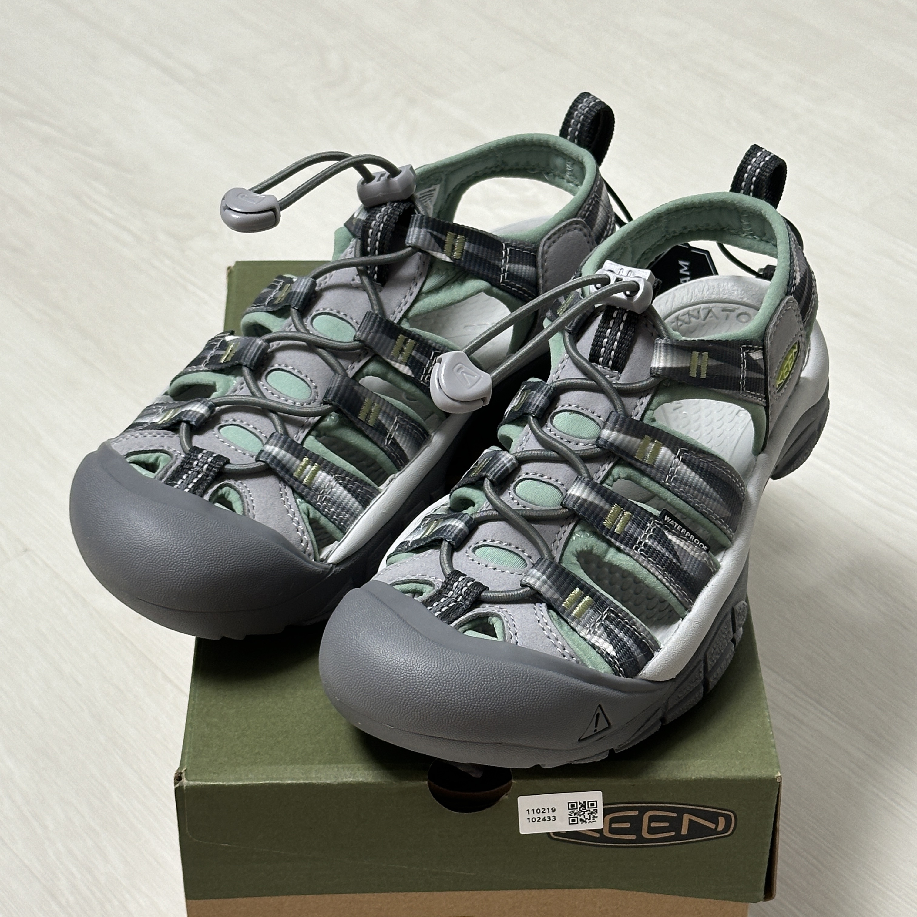 (W) Keen Newport H2 Alloy Prism 착용 스타일 - 3