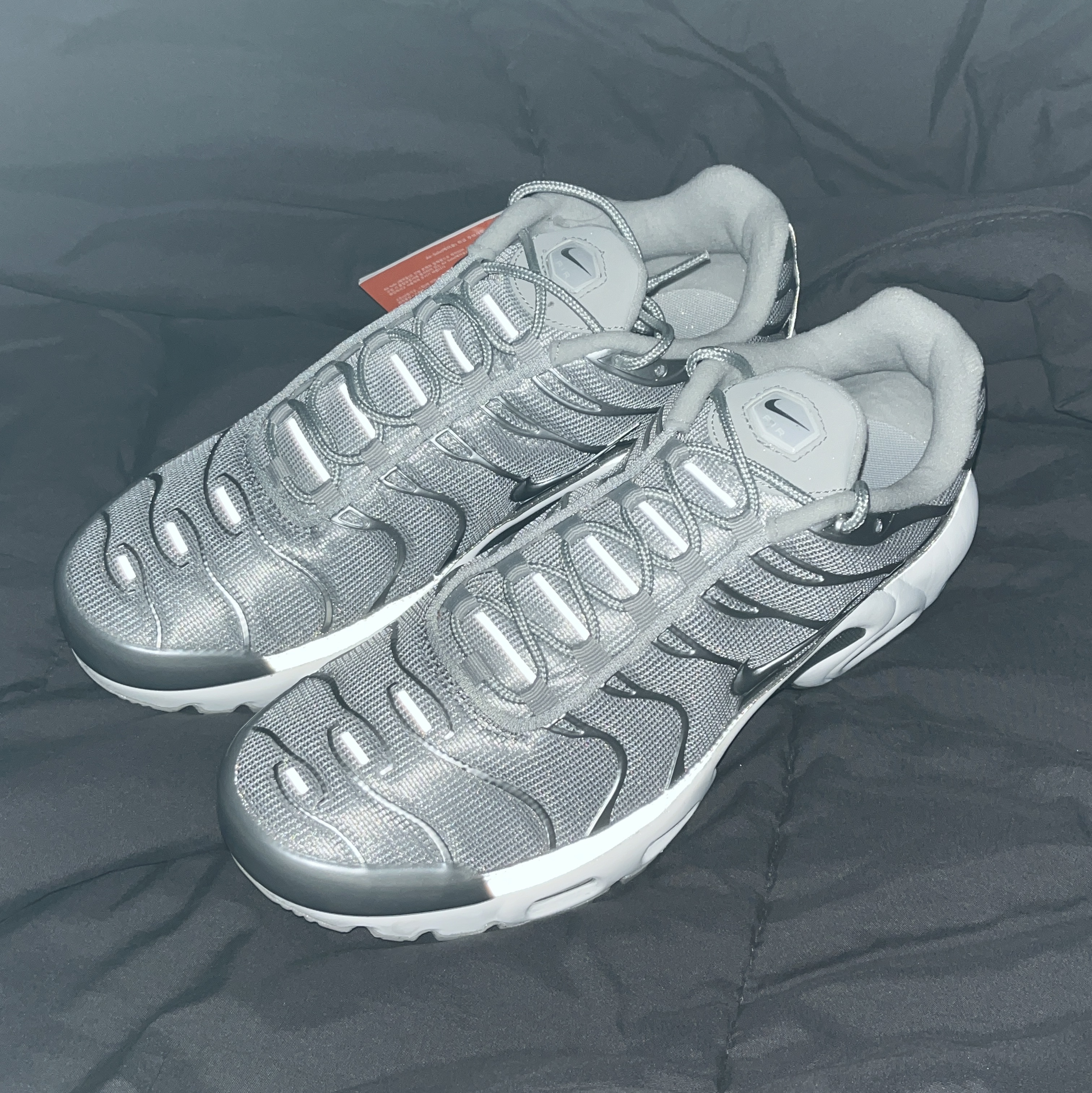Nike Air Max Plus Metallic Silver, BAPE ABC Camo Shark Full Zip Hoodie Green 착용 스타일 - 2