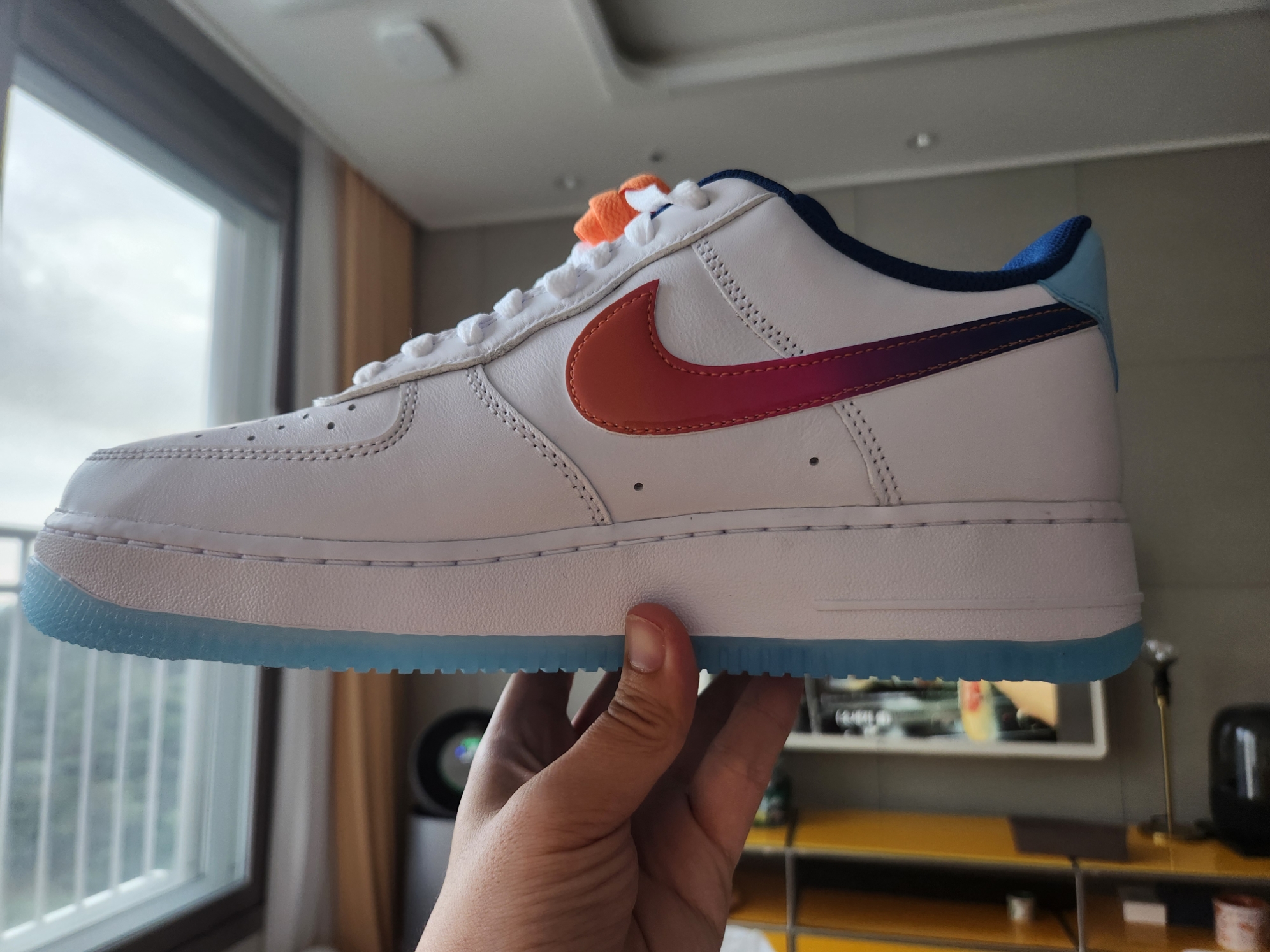 Nike Air Force 1 Low NY vs NY White Court Blue 착용 스타일 - 1