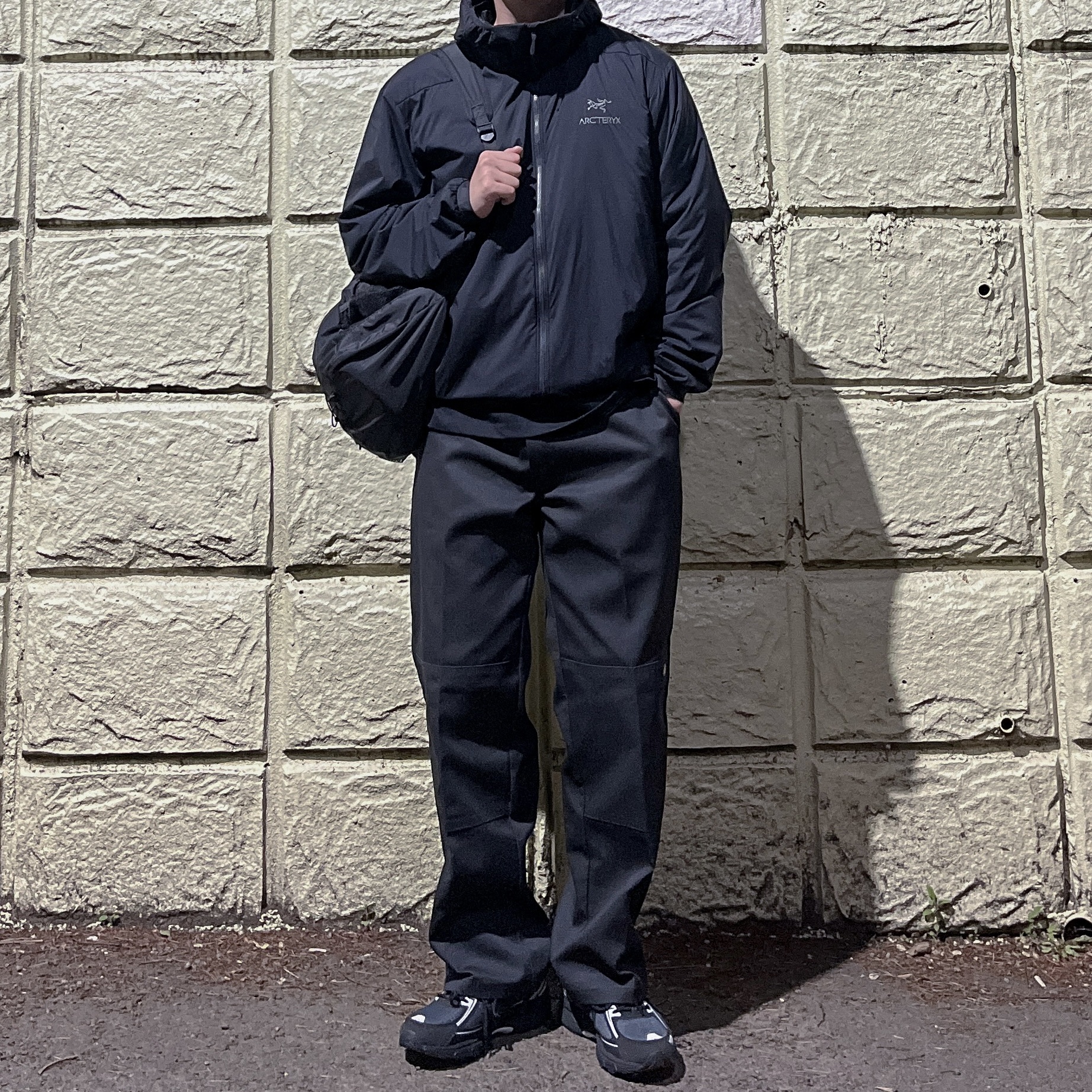Arc'teryx Atom Hoody Black, Sansan Gear Backpack Black - 23FW 착용 스타일 - 1