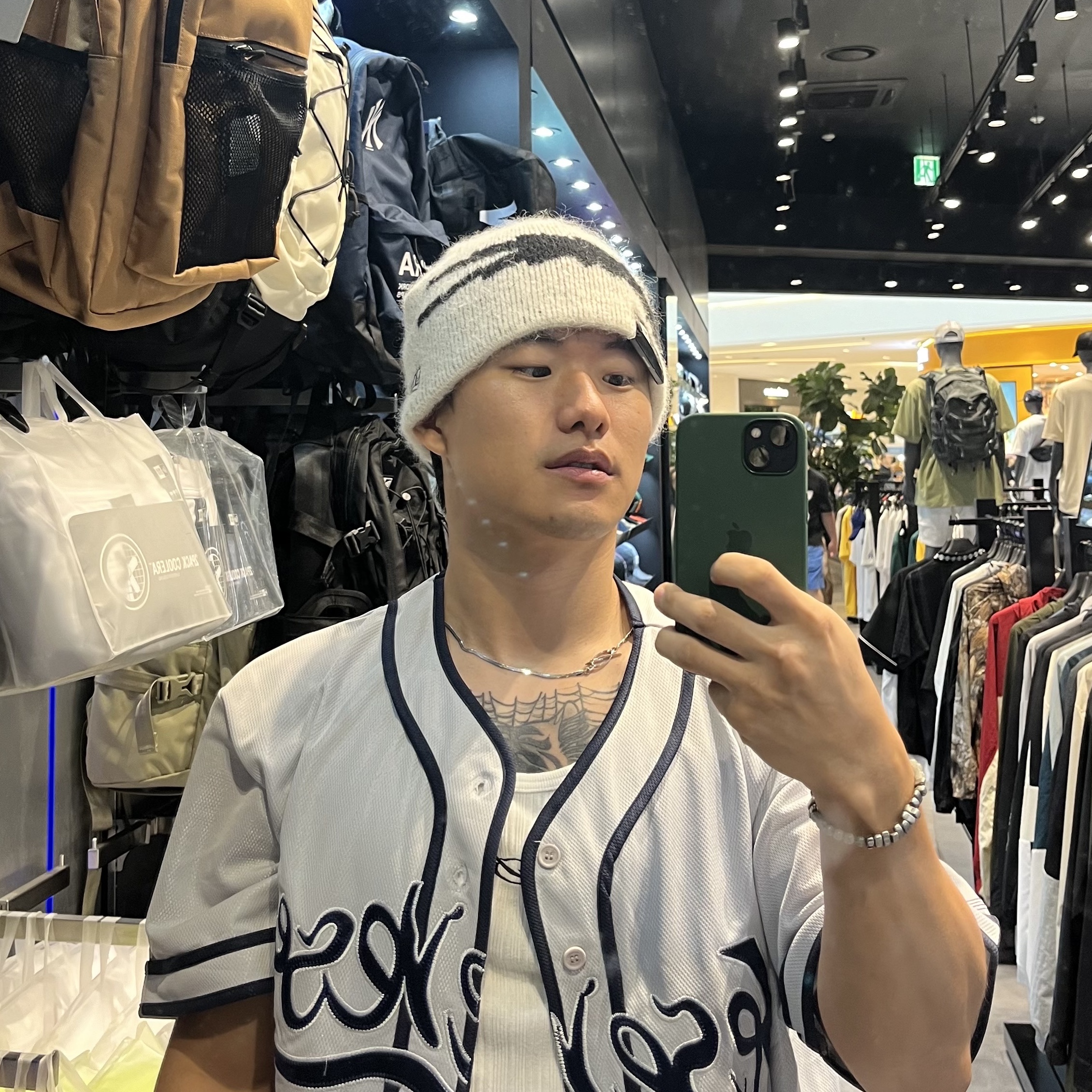 New Era x LE SSERAFIM Beanie White, Asics UB4-S Gel-1130 Demitasse 착용 스타일 - 2