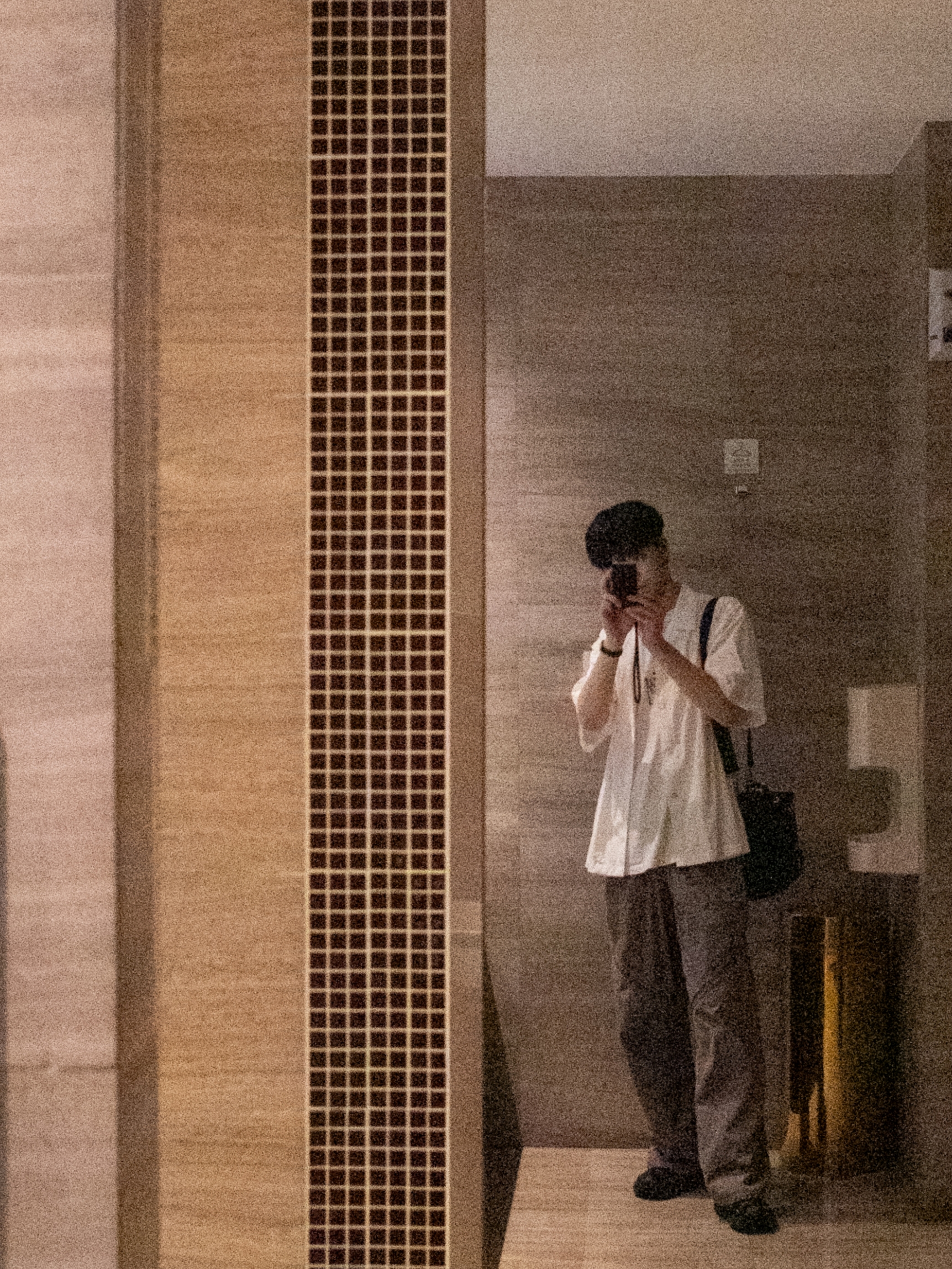Stussy Surf Tomb Pigment Dyed T-Shirt Natural, Sansan Gear Taped Pants Mud Khaki - 23SS 착용 스타일 - 1
